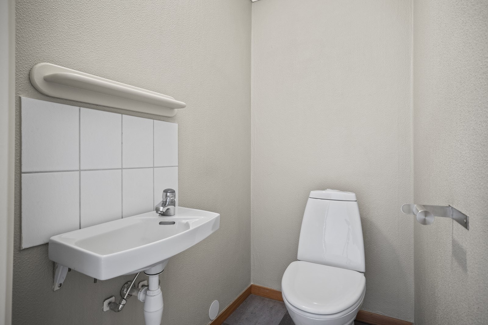 WC med mekanisk avtrekk tilslutet sentral avtrekk Galleribilde