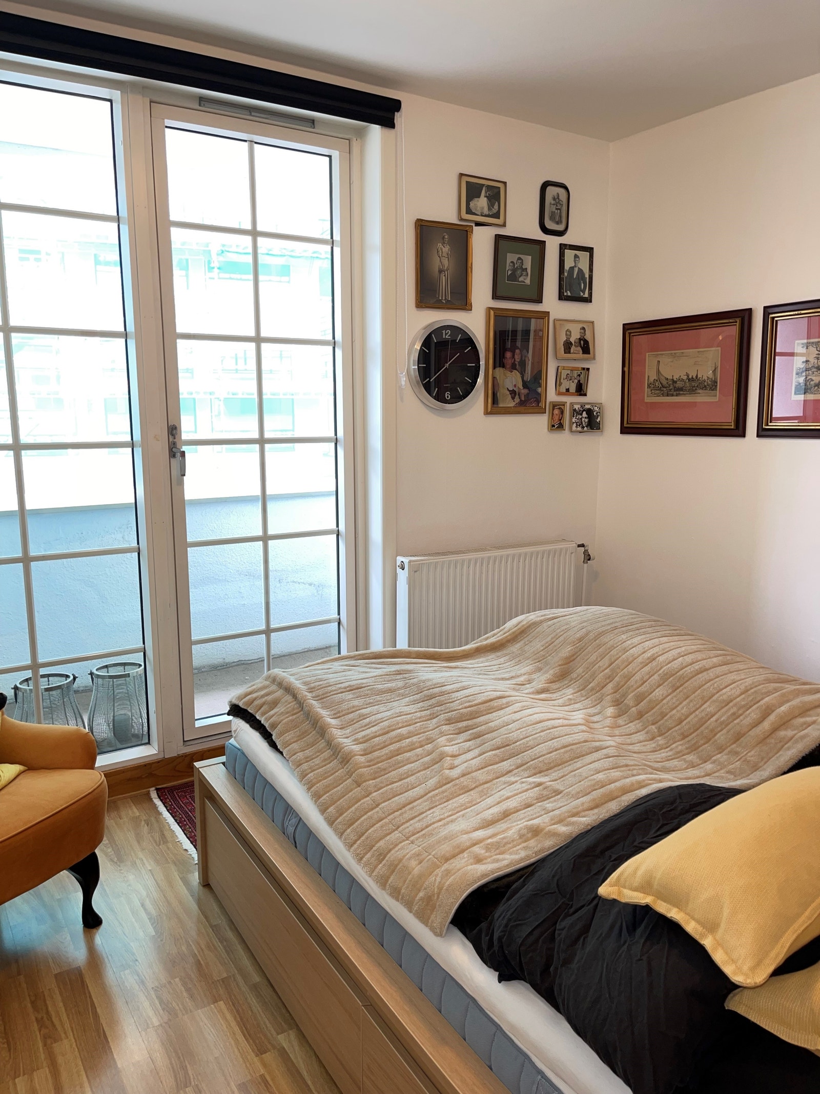 Soverom med utgang til balkong Galleribilde