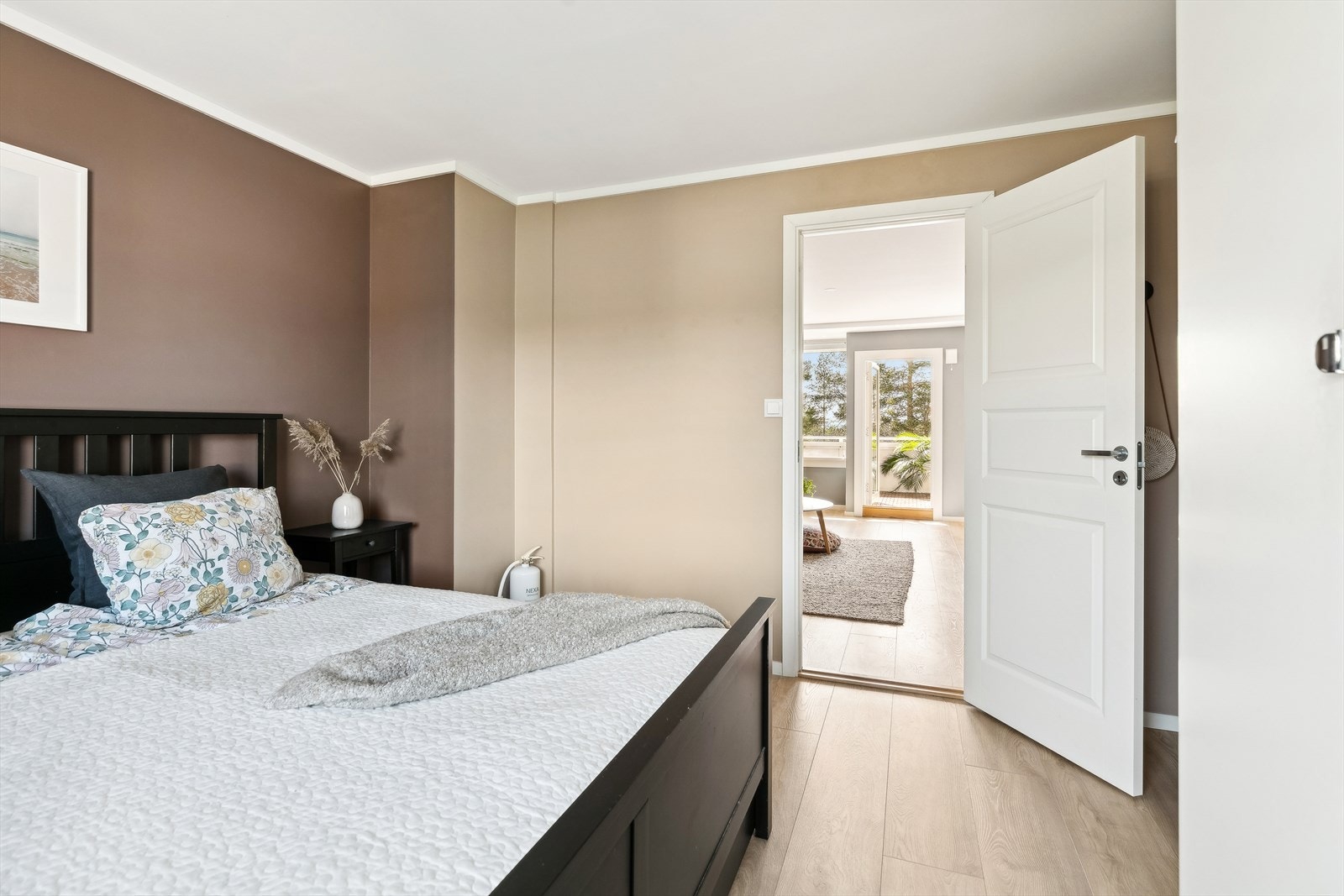 Begge rommene ligger svalt mot øst og har innebygde garderobeskap Galleribilde