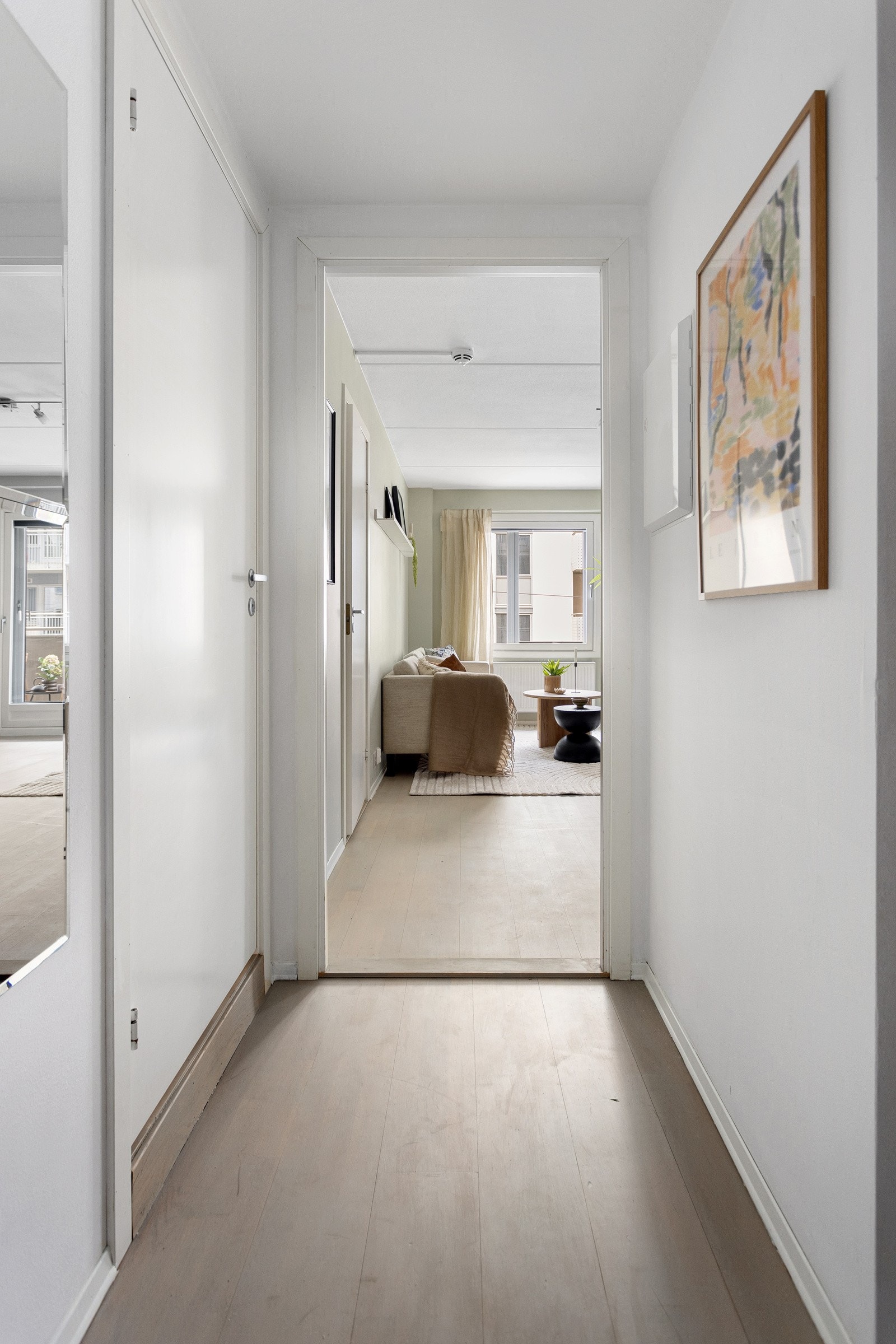 Denne gangen fører inn til stuen i hoveddelen fra entré. Galleribilde