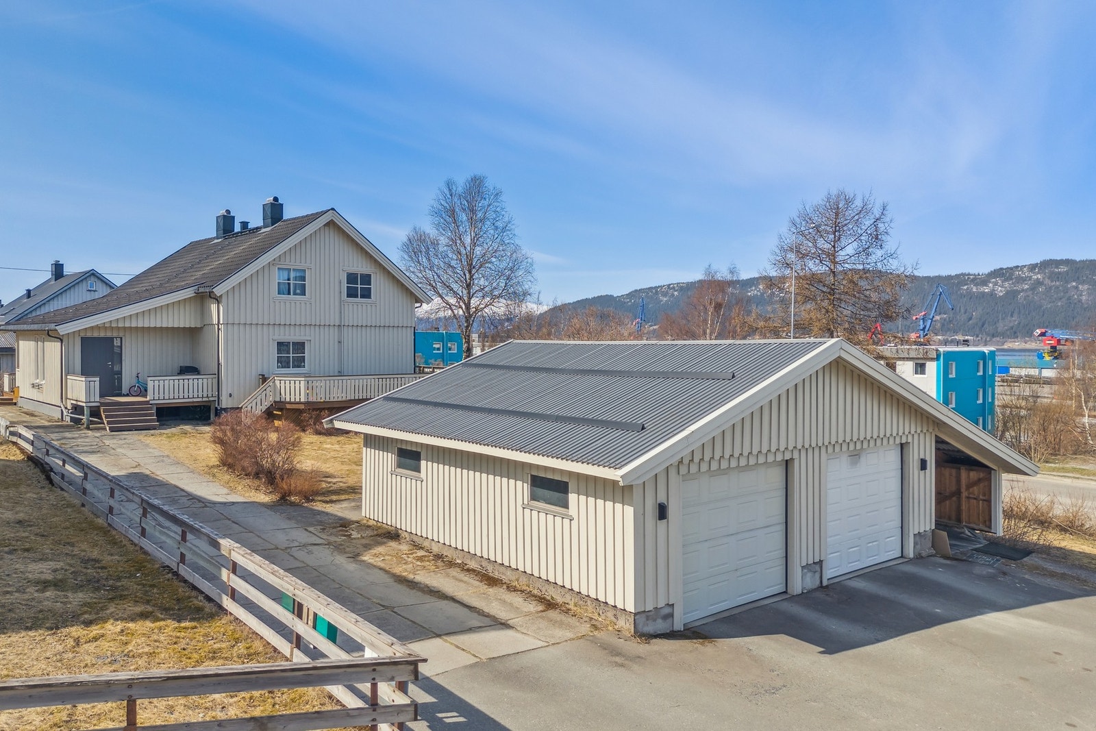 Halvpart av dobbelgarasje Galleribilde