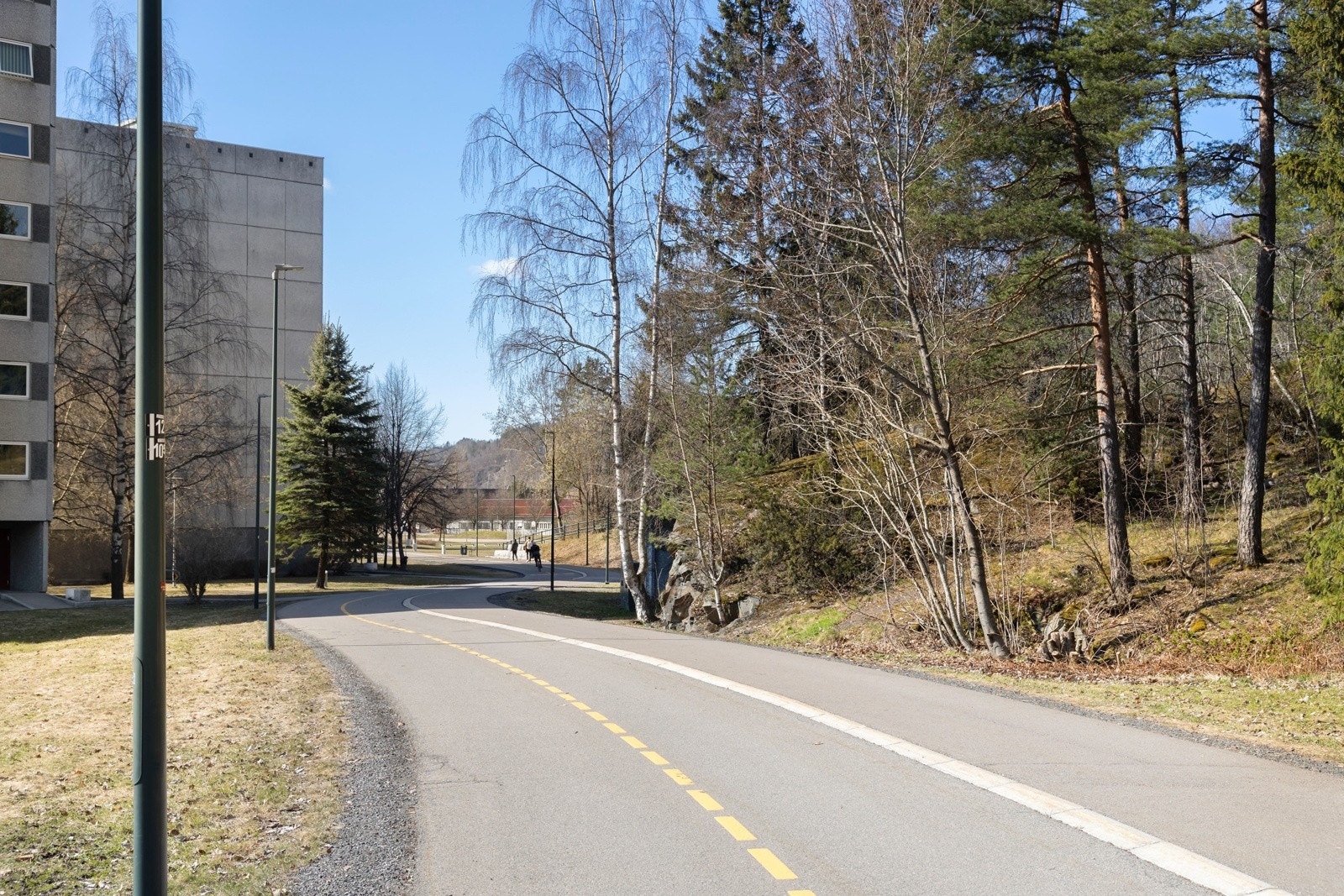 I umiddelbar nærhet finner man flotte sykkelveier som går gjennom hele området. Borettslaget byr også på sykkelrom for oppbevaring av sykler. Galleribilde