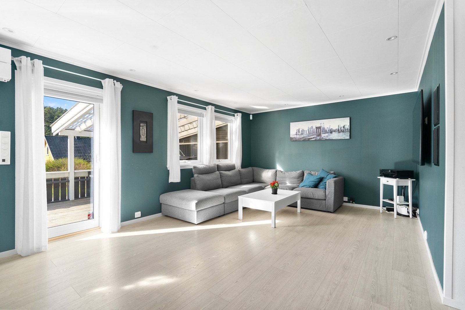 Hyggelig og stor TV stue Galleribilde