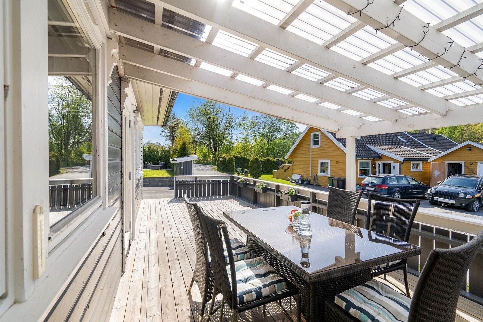 Overbygd del av verandaen praktisk for skygge og le Galleribilde