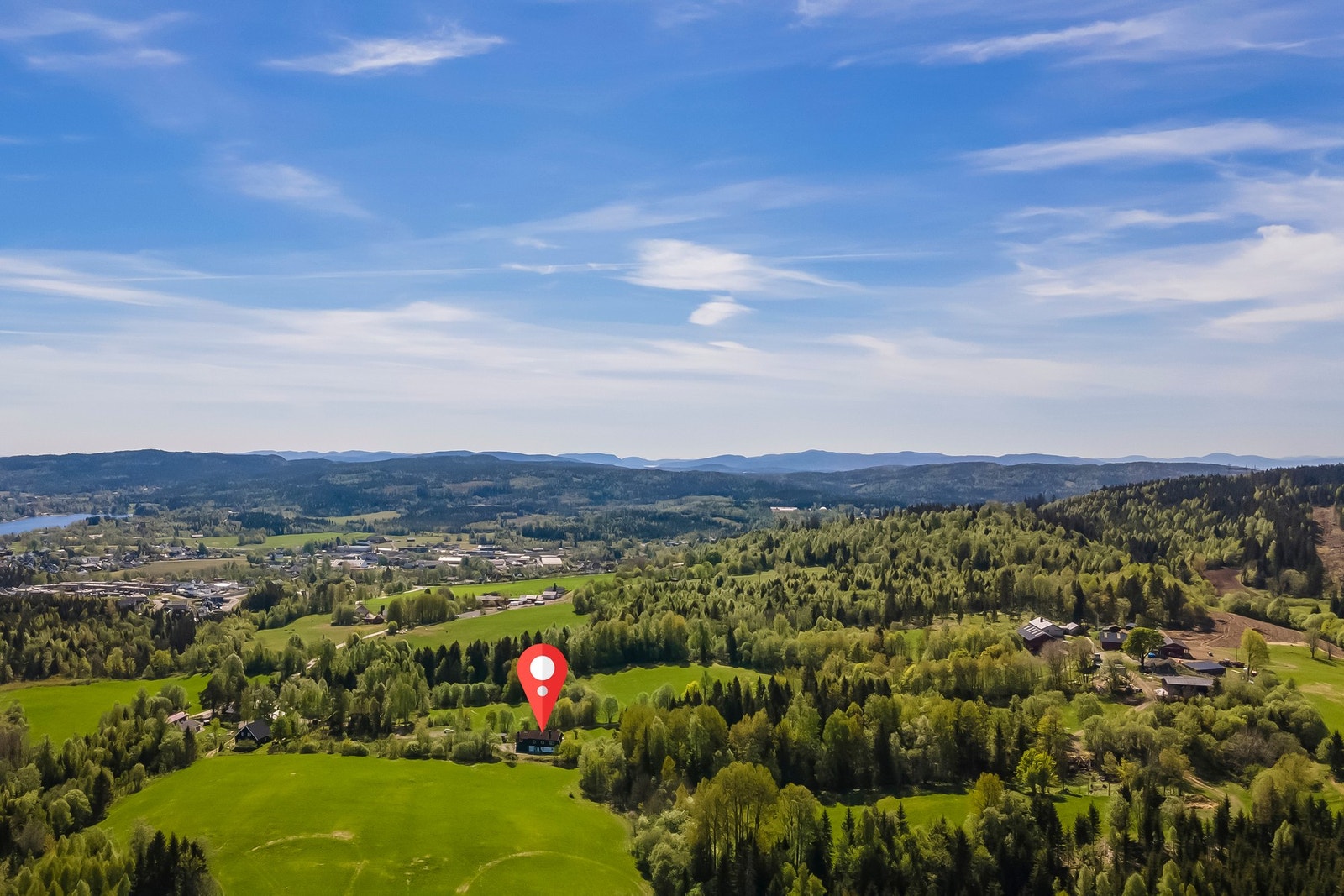 Nærhet til flotte helårs tur- og friluftsområder i bl.a. Kjekstadmarka og Vestmarka med et eldorado av løypenett. Galleribilde
