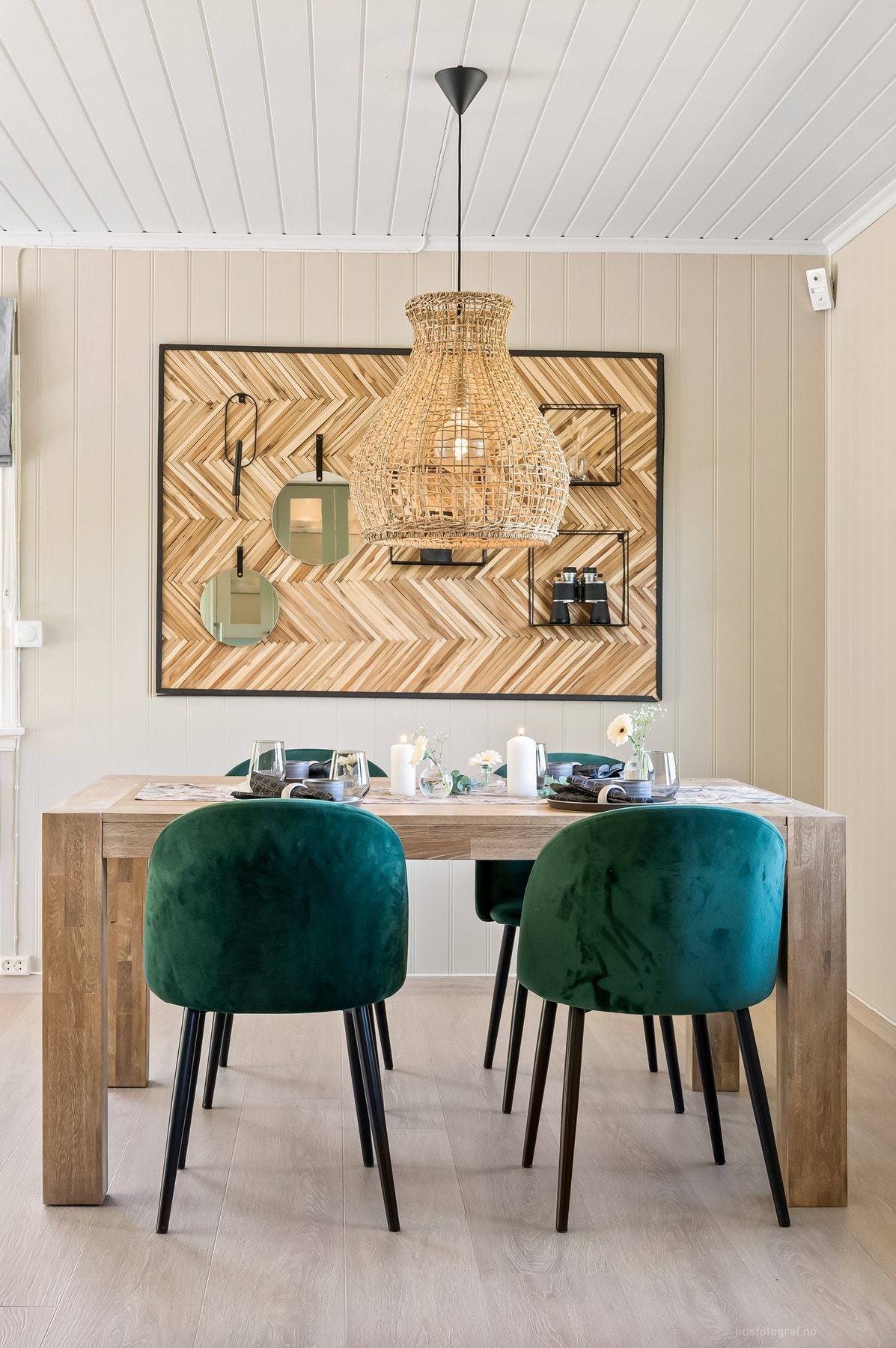 Det er god plass til å innrede med et stort spisebord. Galleribilde