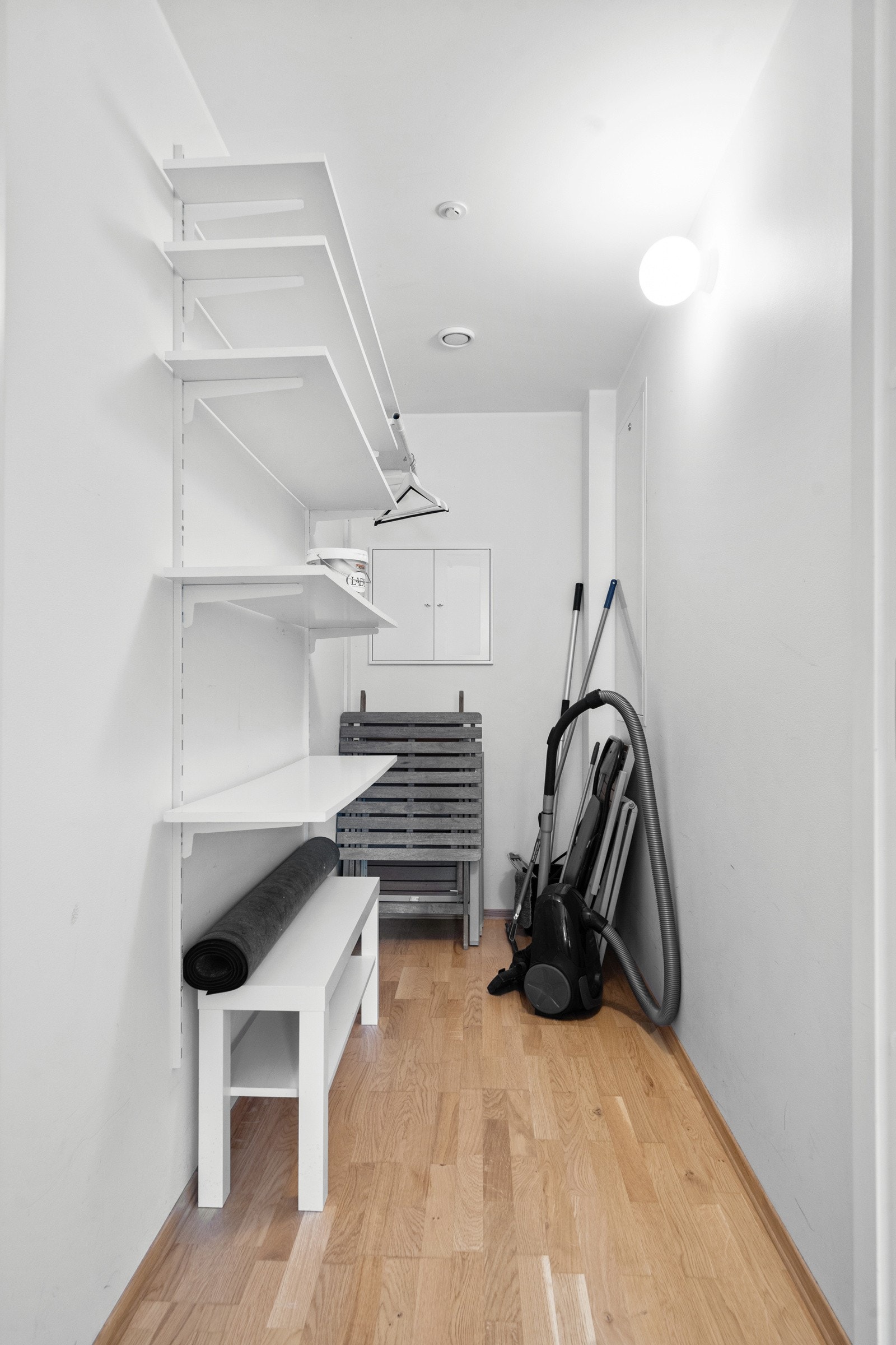 Tre stavs eikeparkett i alle rom. Galleribilde