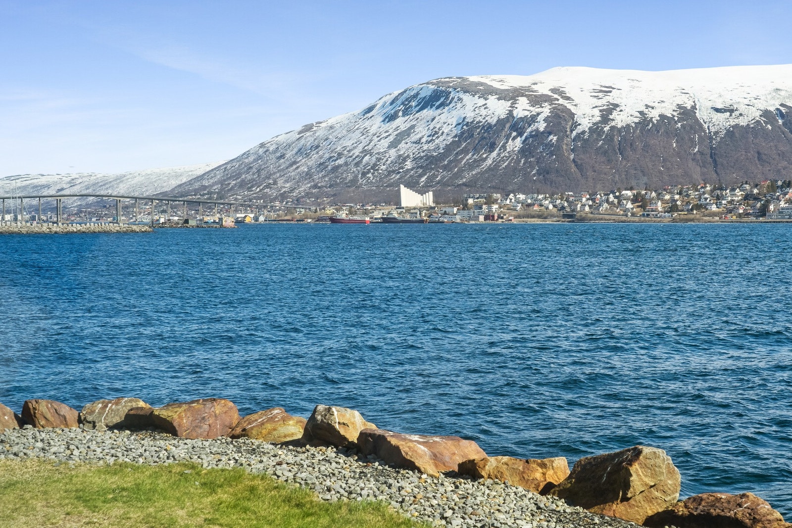 Her bor du med sjøen som nærmeste nabo. Galleribilde