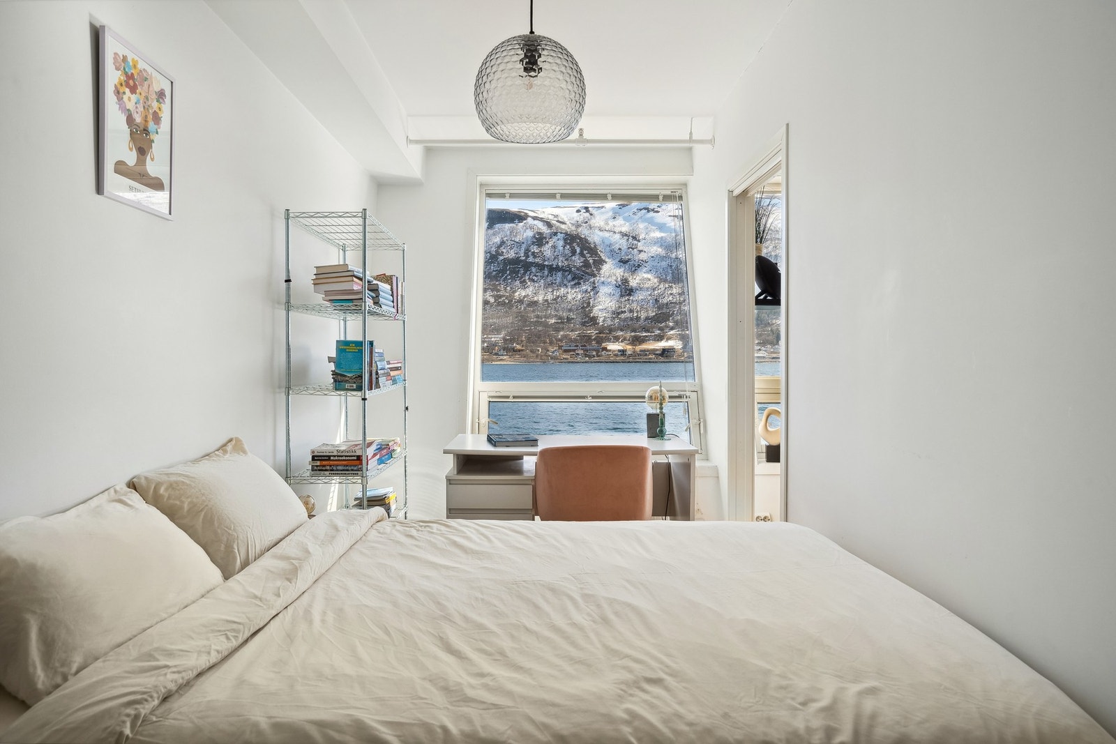 Unik utsikt fra hjemmekontoret. Galleribilde