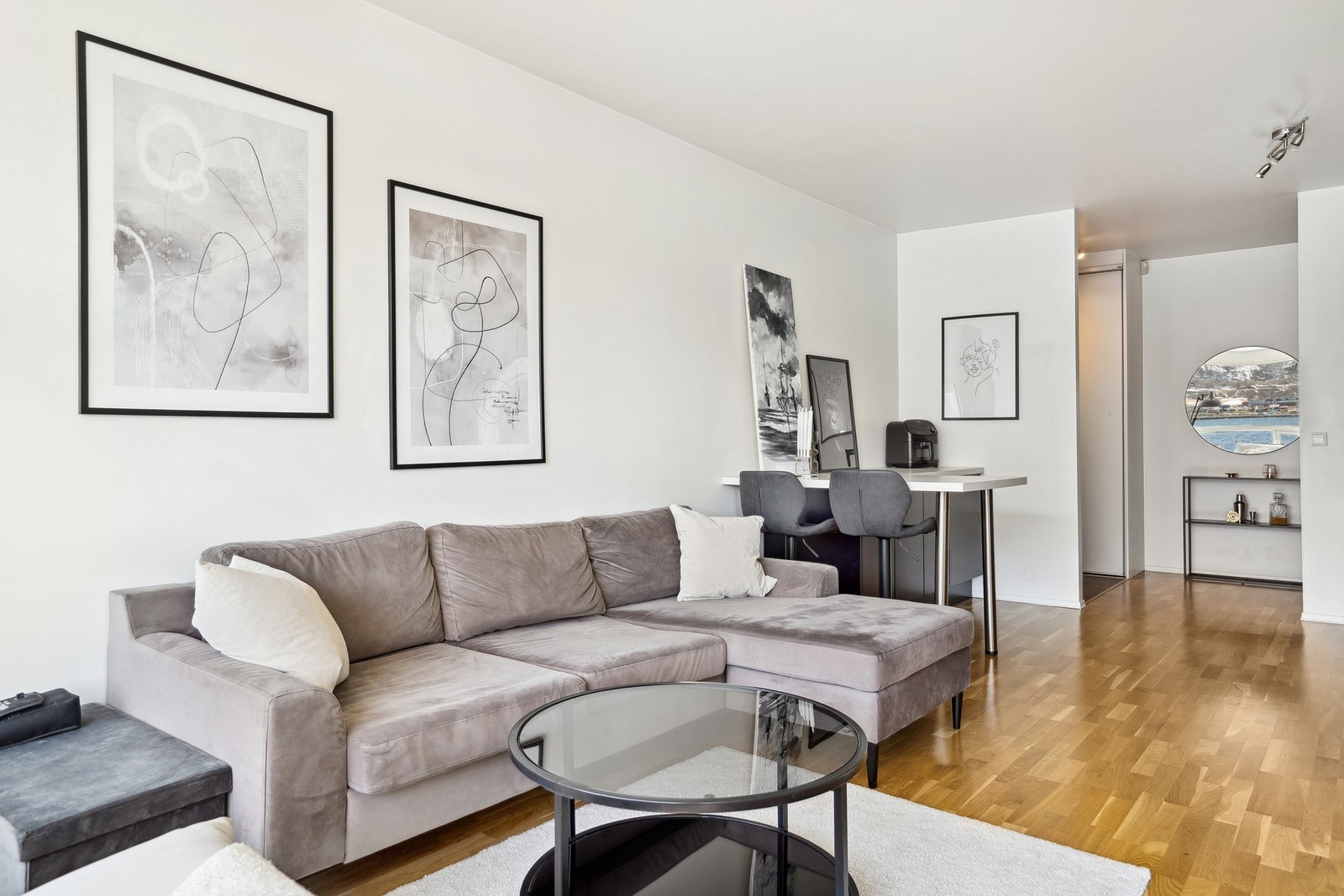 Leiligheten er lyst og pent innredet. Galleribilde