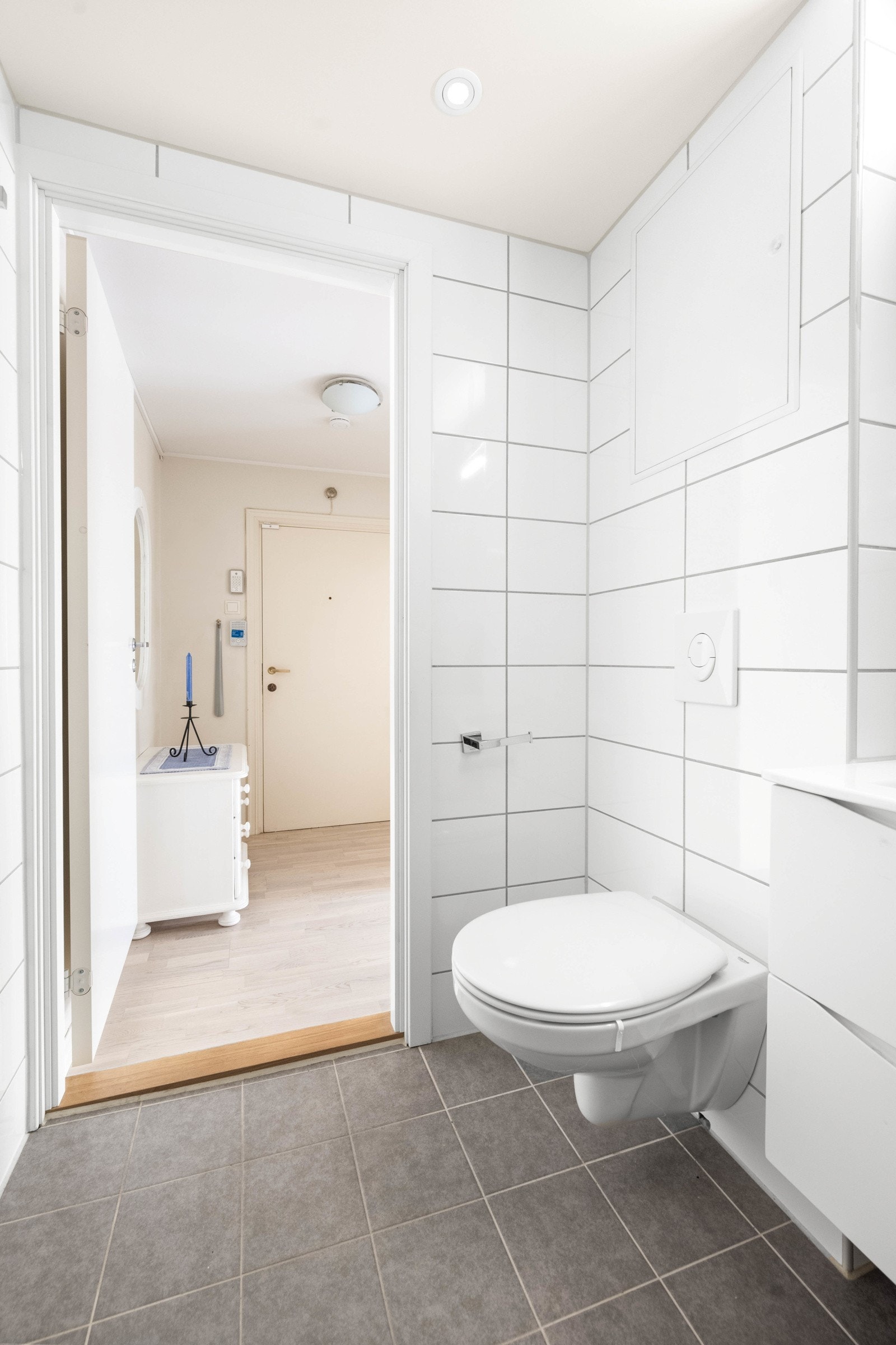 Det er gulvvarme og opplegg til vaskemaskin Galleribilde