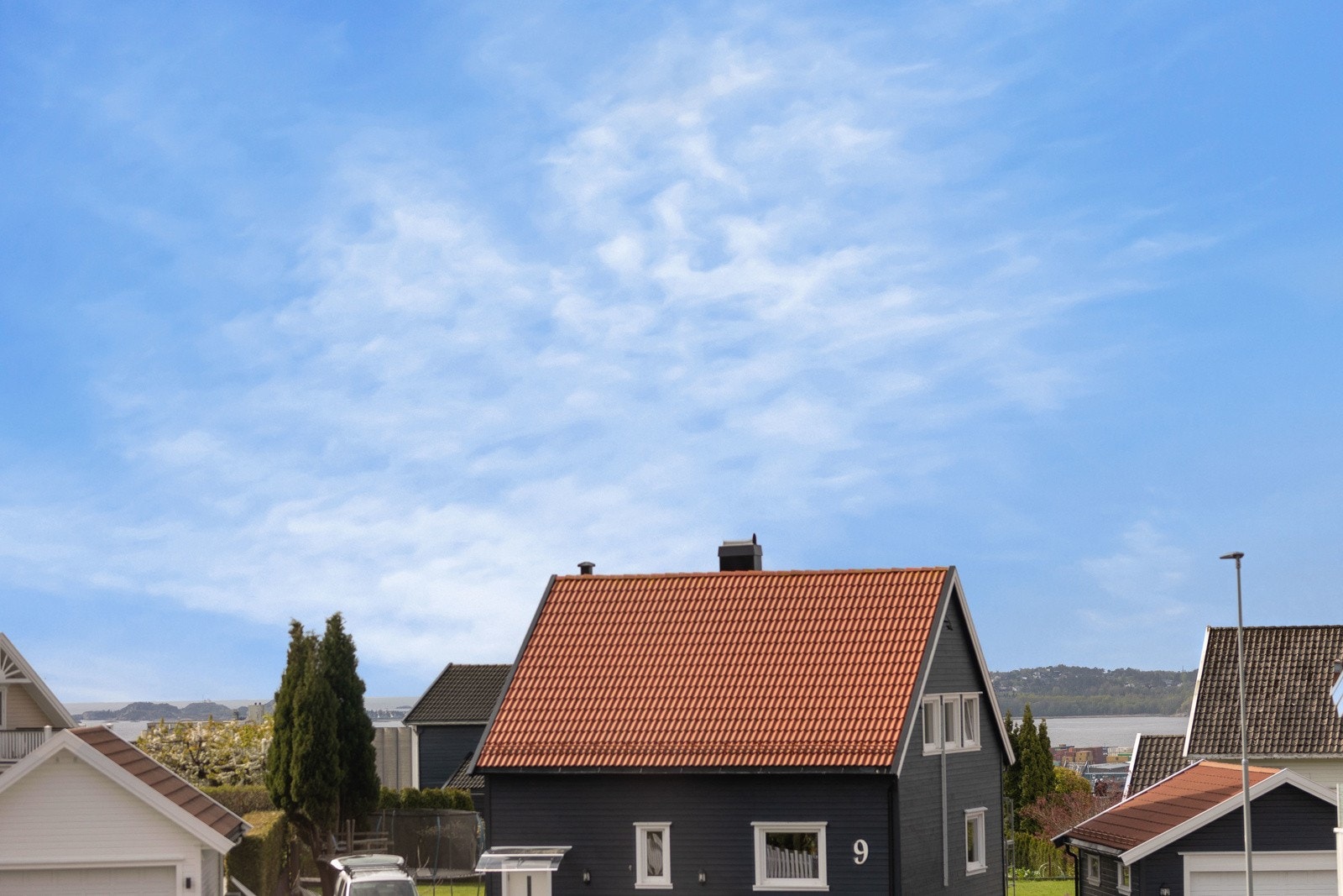 Fra balkongen kan man se noe ned til Larviksfjorden. Galleribilde