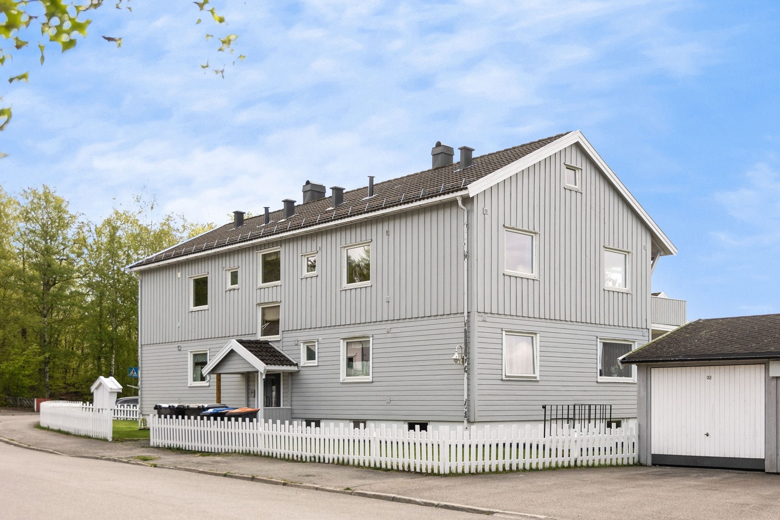 Eiendommen ligger i et meget attraktivt boligområde på Byskogen i Larvik kommune. Galleribilde