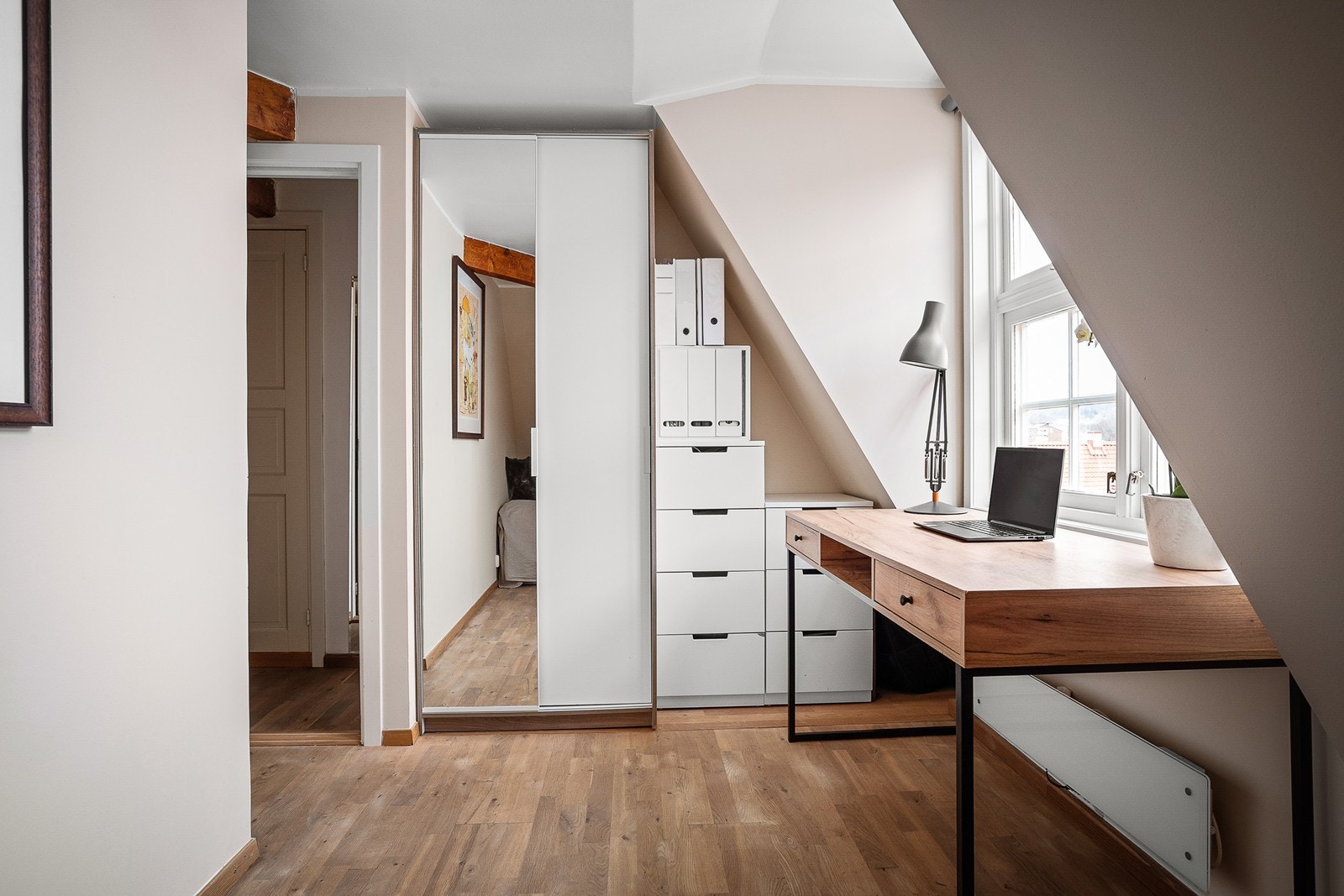 Soverom 2 har god plass til seng og garderobeløsning. Galleribilde