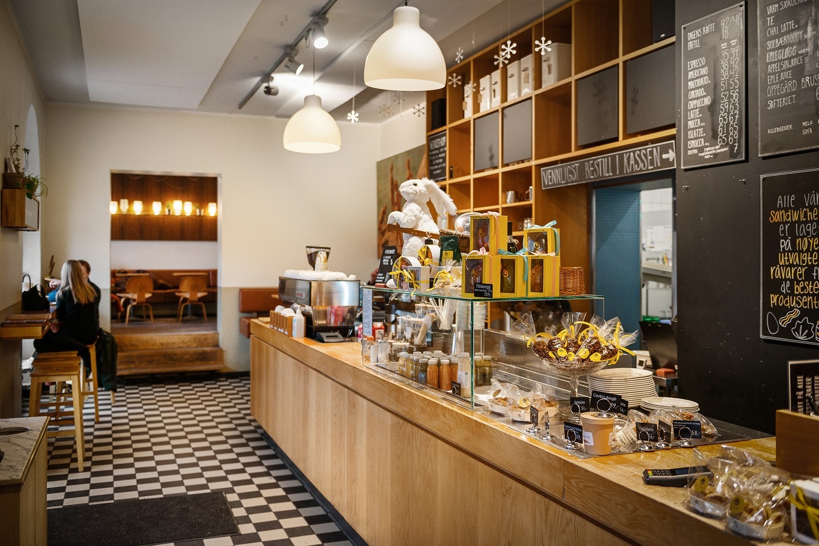 Åpent Bakeri kan tilby nydelige bakervarer, smakfull kaffe og en herlig atmosfære. Galleribilde