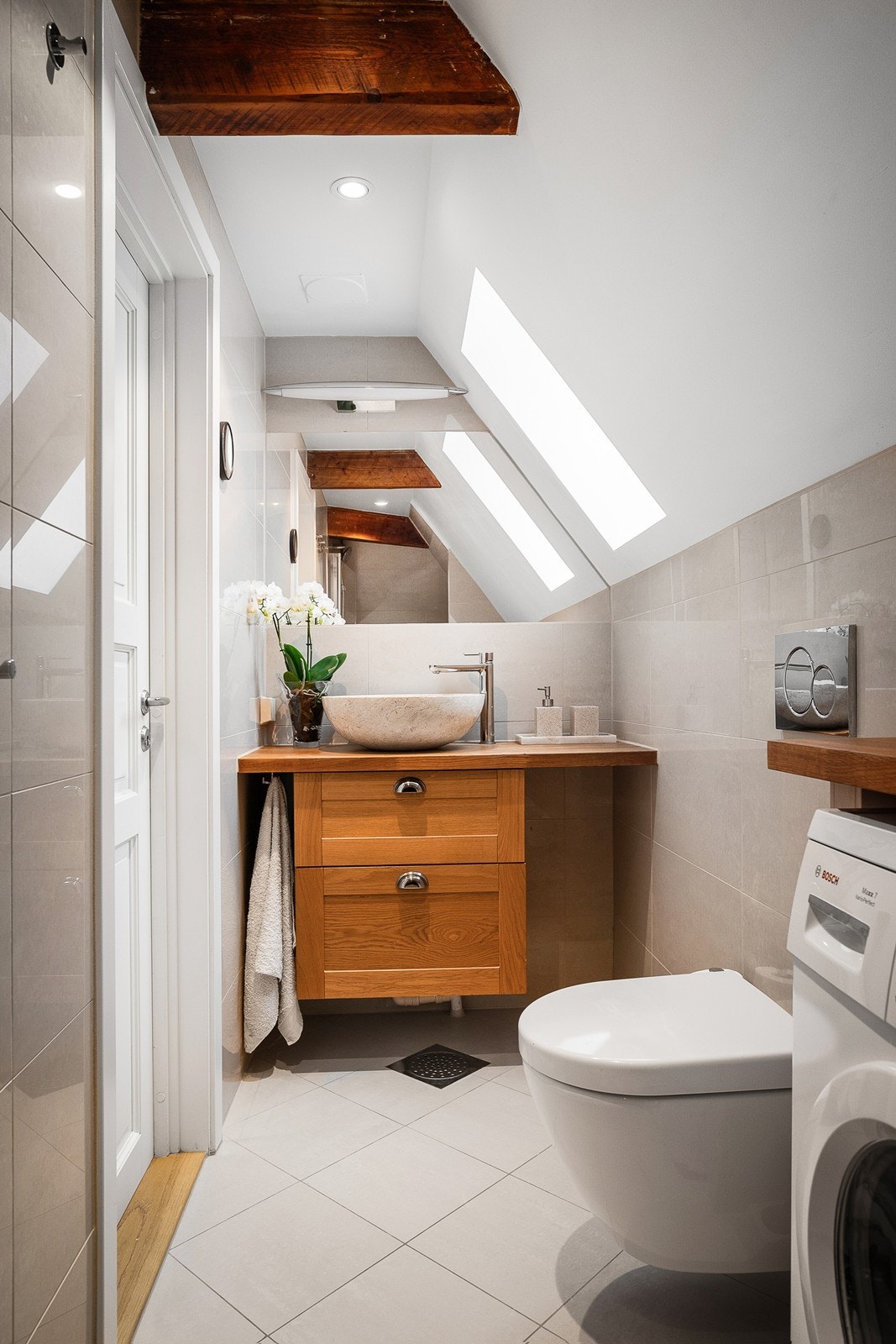 Badet ligger i samme etasje som begge soverommene. Galleribilde