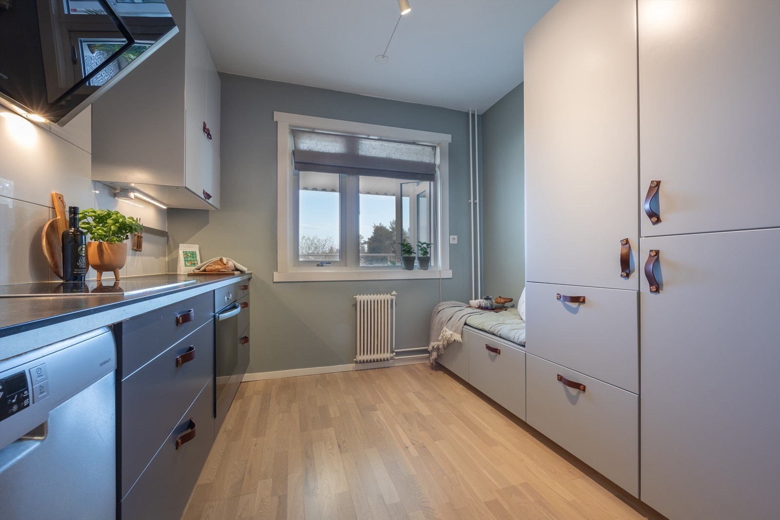 Her får du rikelig med oppbevaringsplass. Galleribilde