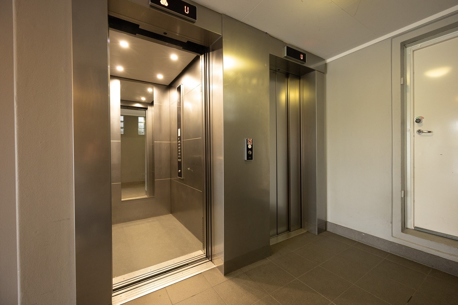 Blokken har 2 moderne heiser som raskt tar deg opp til leiligheten i 7. etasje. Galleribilde