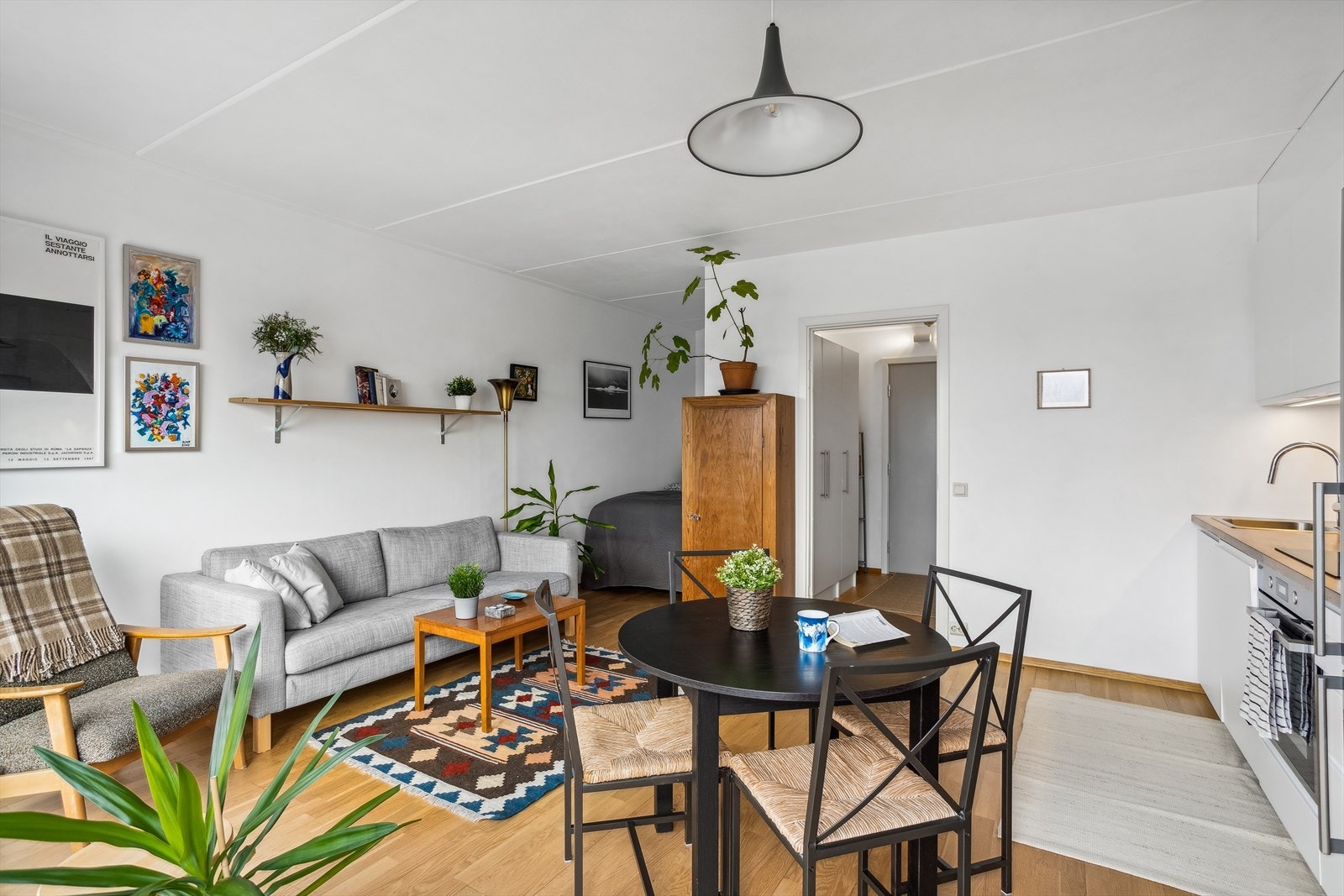 Leilighetens planløsning praktisk og det er enkelt å innrede på flere måter Galleribilde