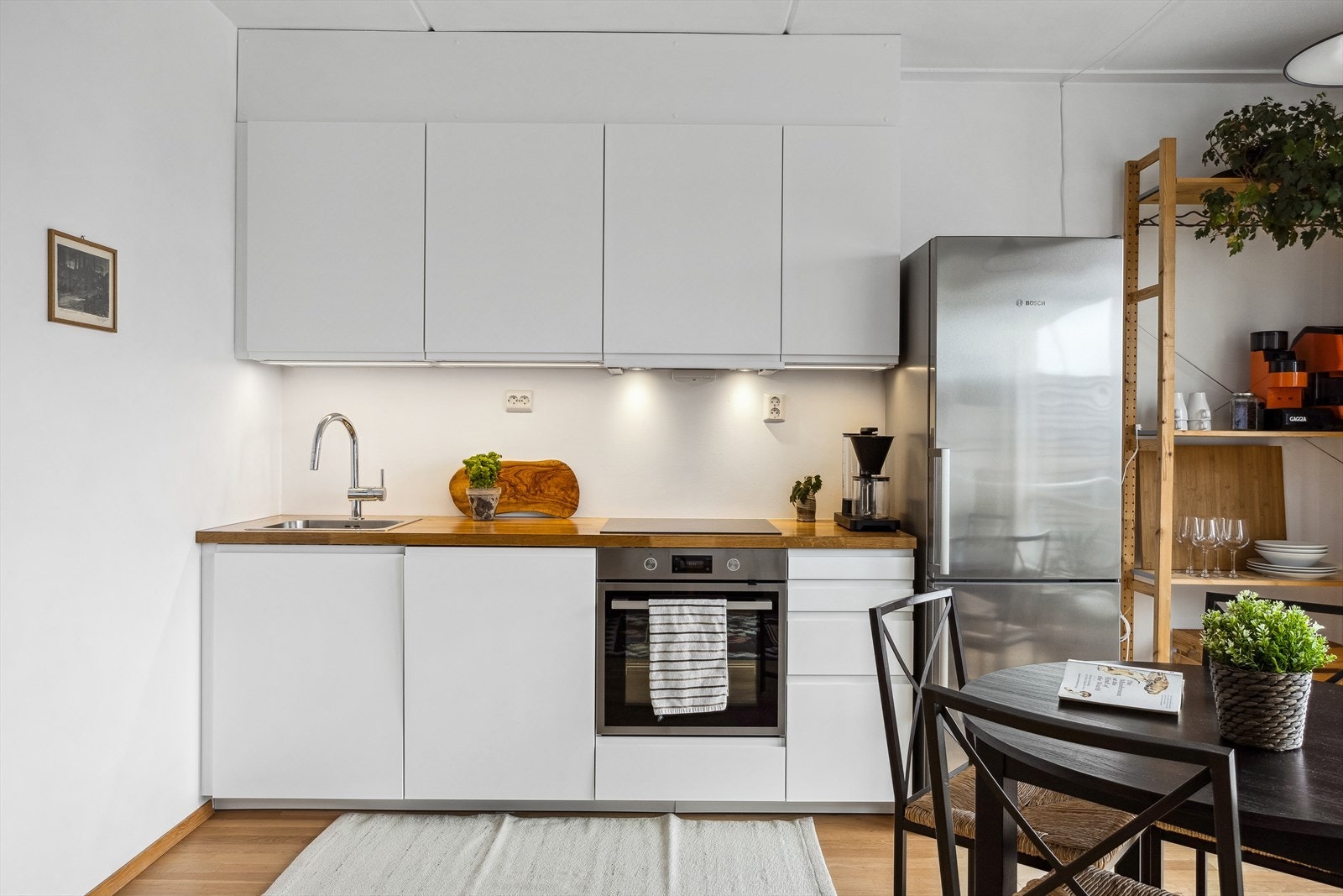 Kjøkkenet er fra 2020 og levert av IKEA Galleribilde