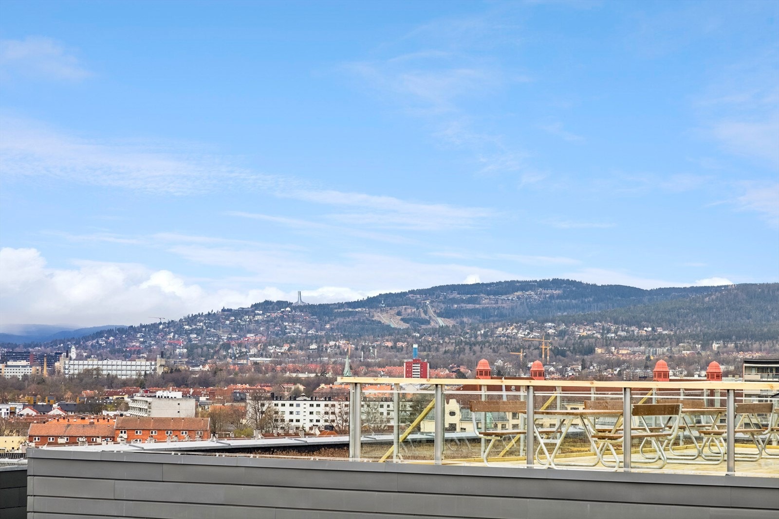 Andre veien ser du Holmenkollen Galleribilde