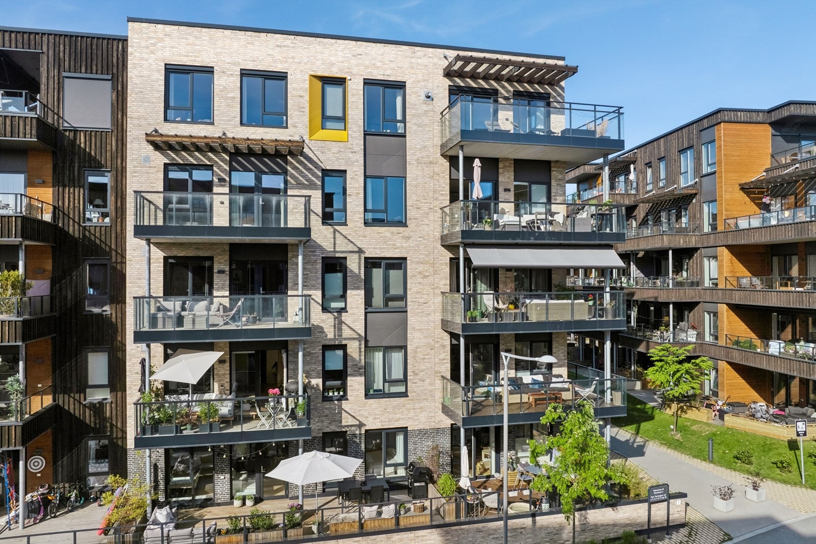 Svært solrikt! Her har du sol fra ca kl. 10-11 tilden til sen kveld. Galleribilde