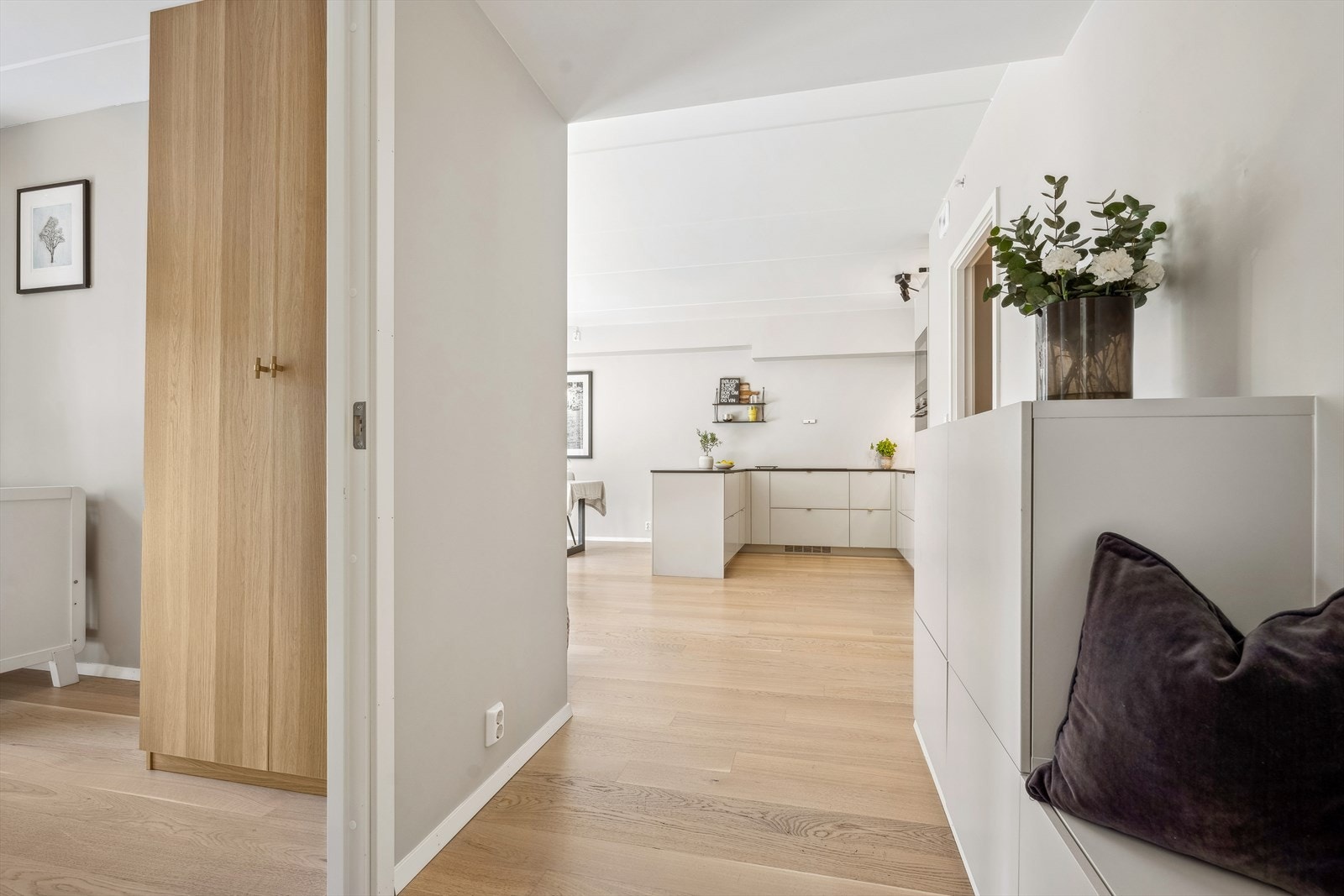 Gangen inn mot soverommene. Galleribilde