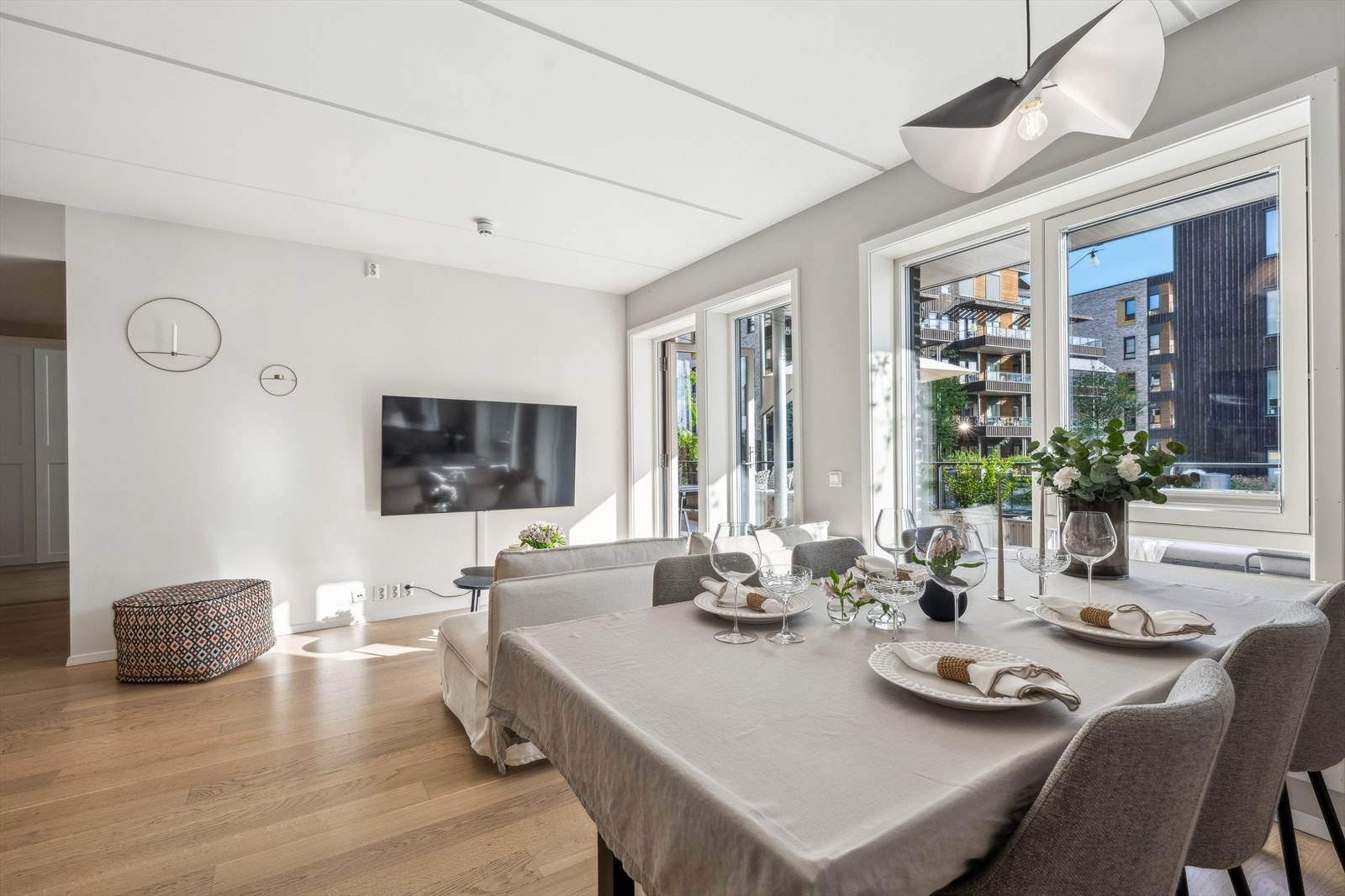 Spisestueavdelingen. Her er det god plass til å samle venner og familie rundt et herlig måltid. Galleribilde