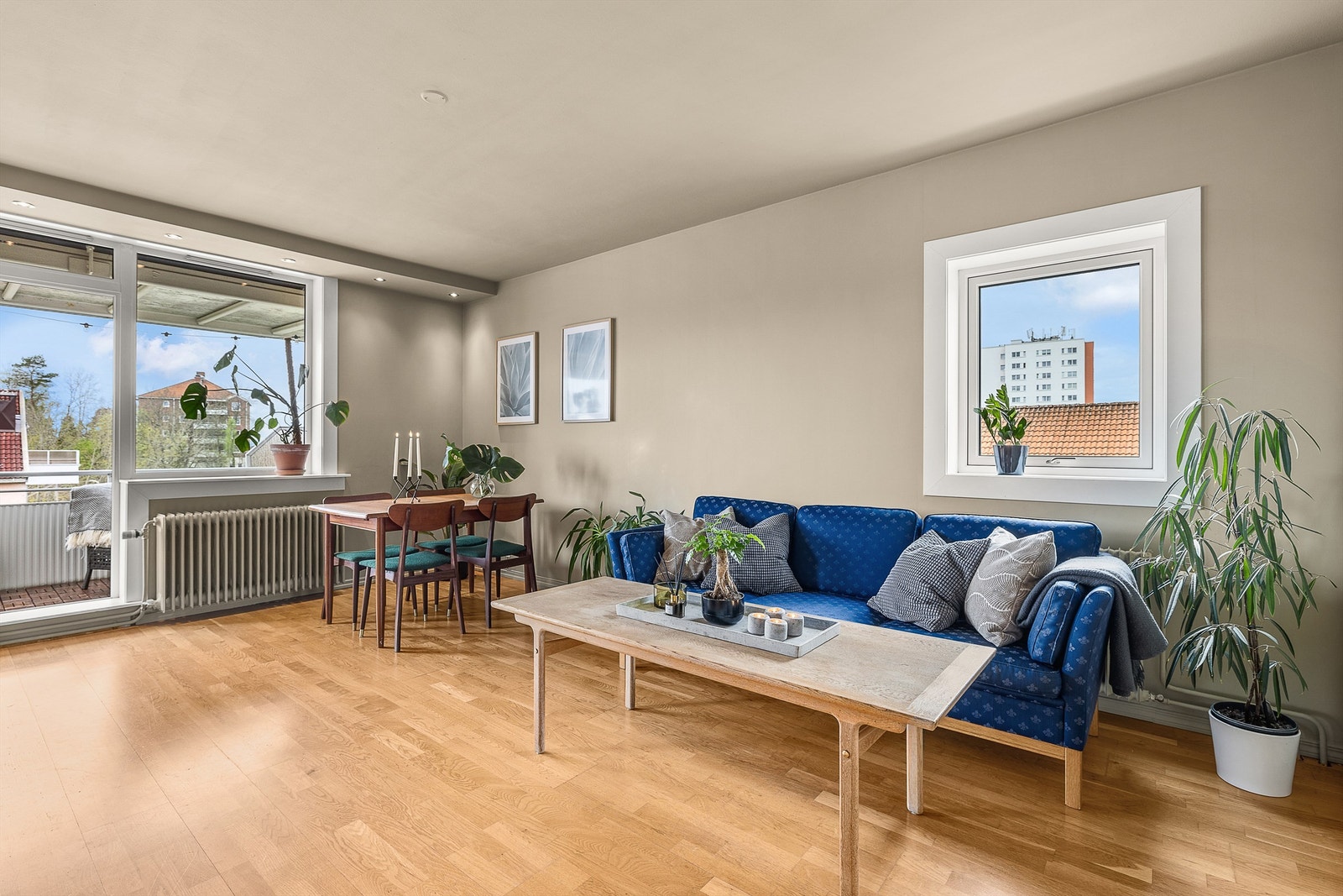 En solrik og pen 3-roms topp-/endeleilighet m/vestvendt balkong. Galleribilde