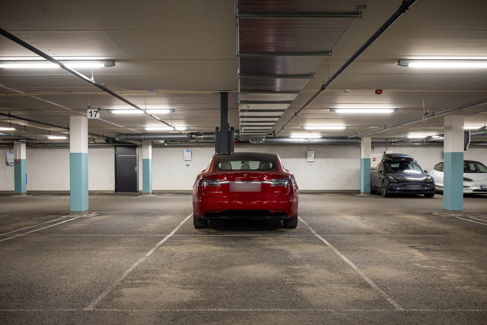 Det medfølger en parkeringsplass i felles garasjeanlegg. Galleribilde