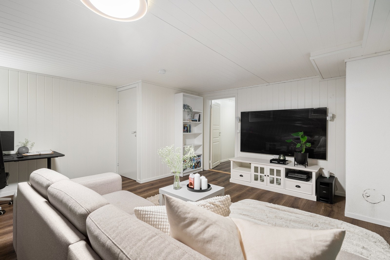 Selger benytter rommet som TV-stue. Galleribilde