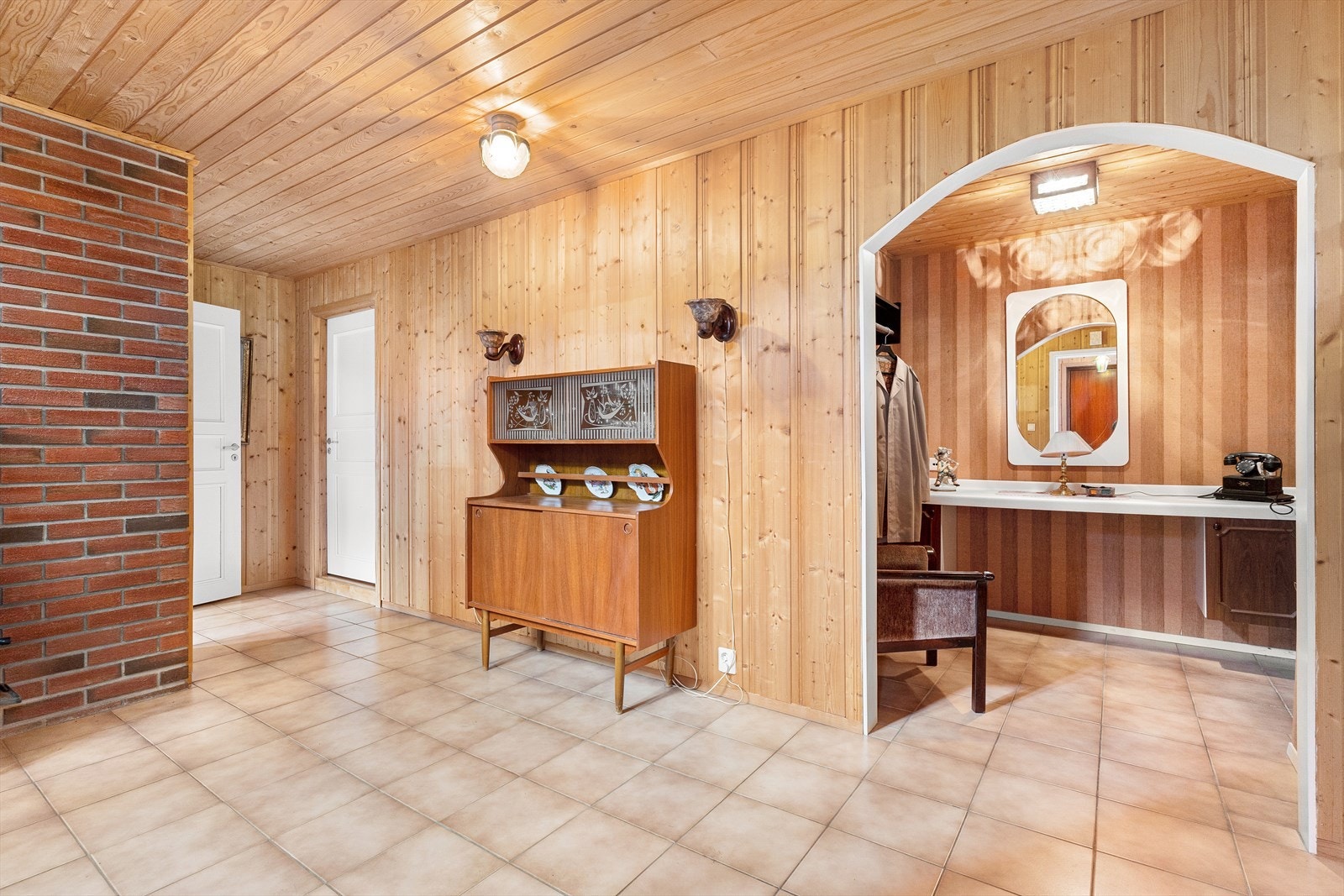 Hallen er stor og har til og med eget garderoberom. Galleribilde