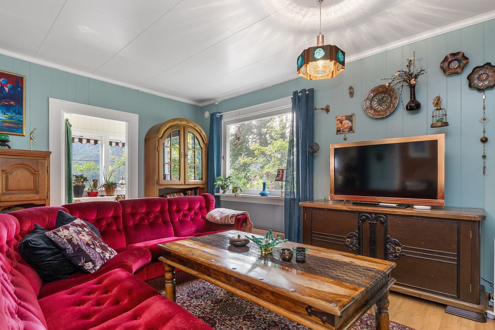 Fra stua er det adkomst til koselig vinterhage. Galleribilde