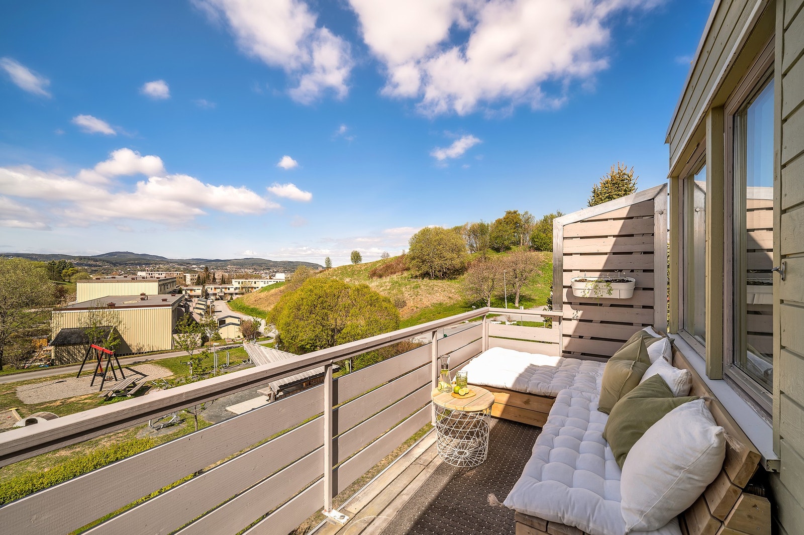 Fra stue har man utgang til vestvendt balkong på 9,2m². Galleribilde