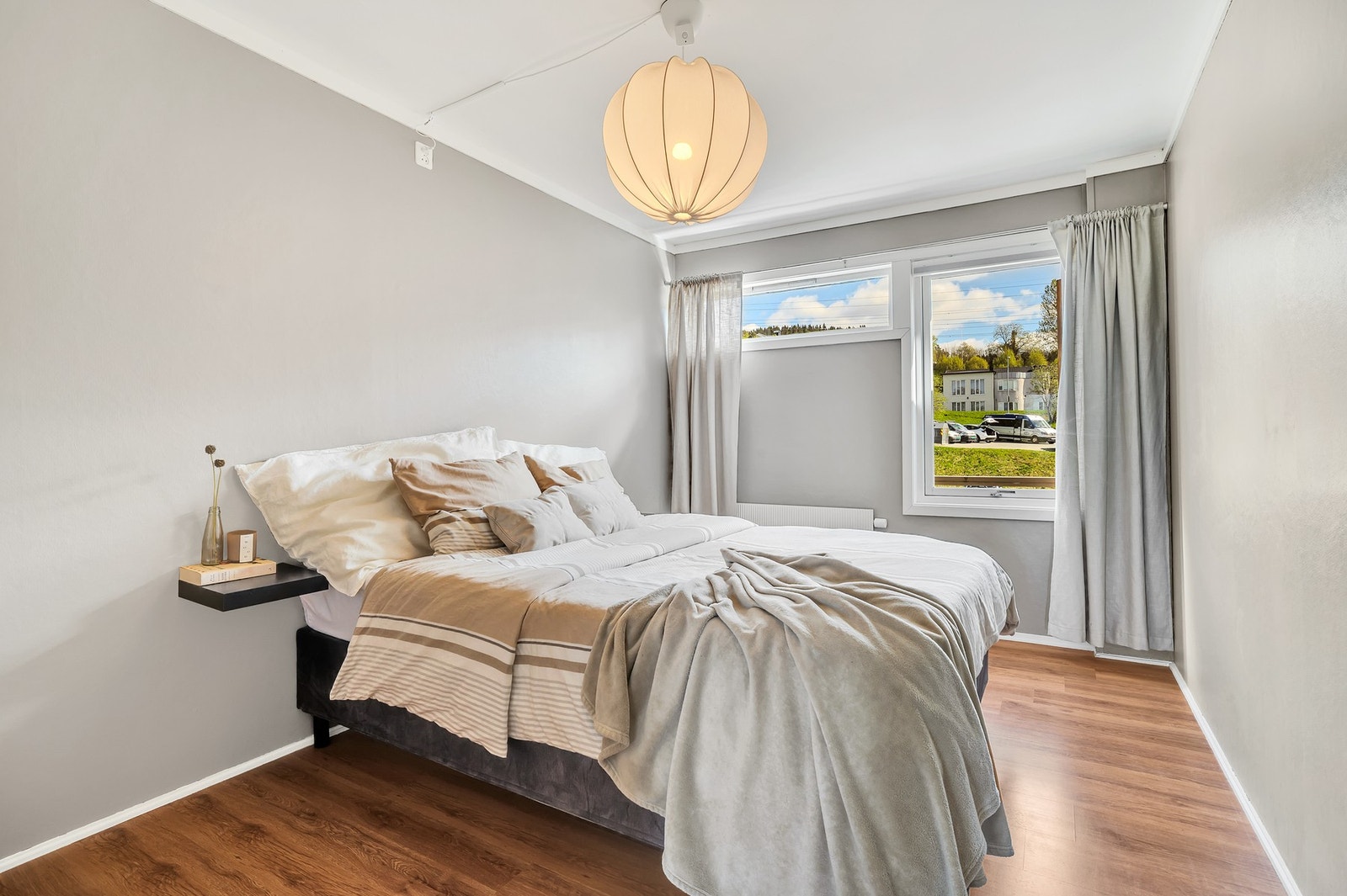Romslig soverom på hele 11,7m². Galleribilde