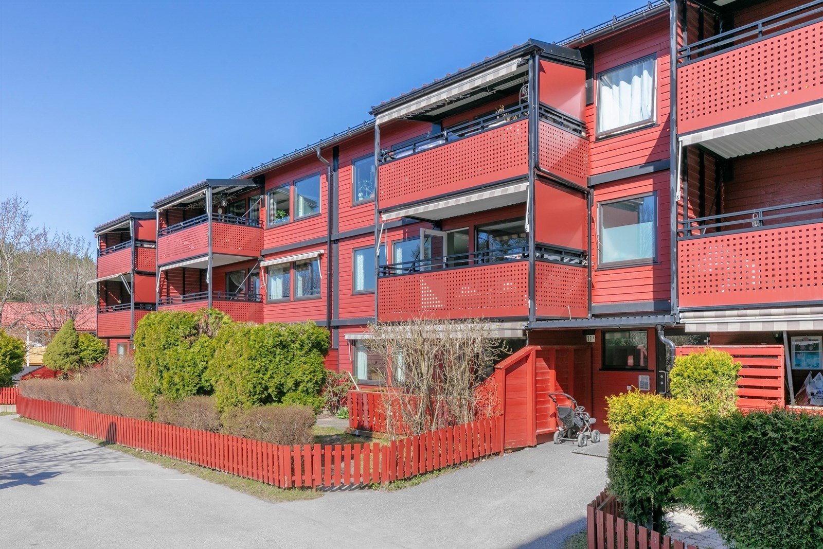 Ravnåsveien 11B ligger meget attraktivt til på Holmlia i et veletablert borettslag! Galleribilde