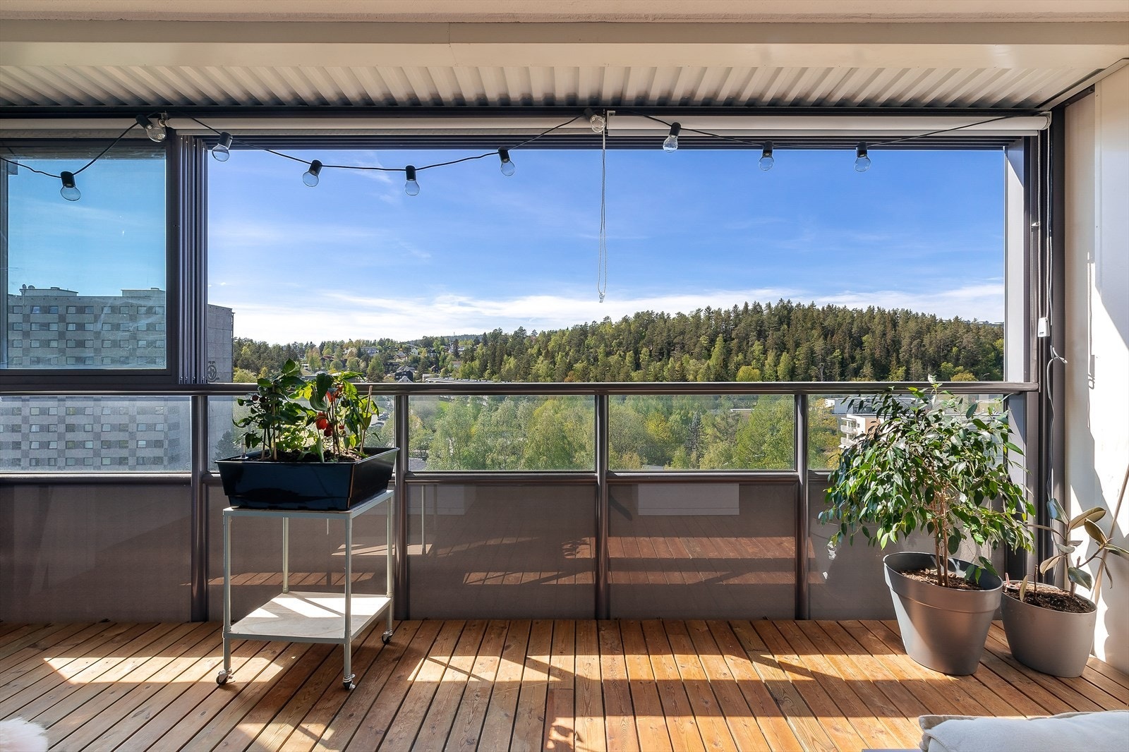 Her kan du både nyte morgenkaffen og utsikten. Galleribilde