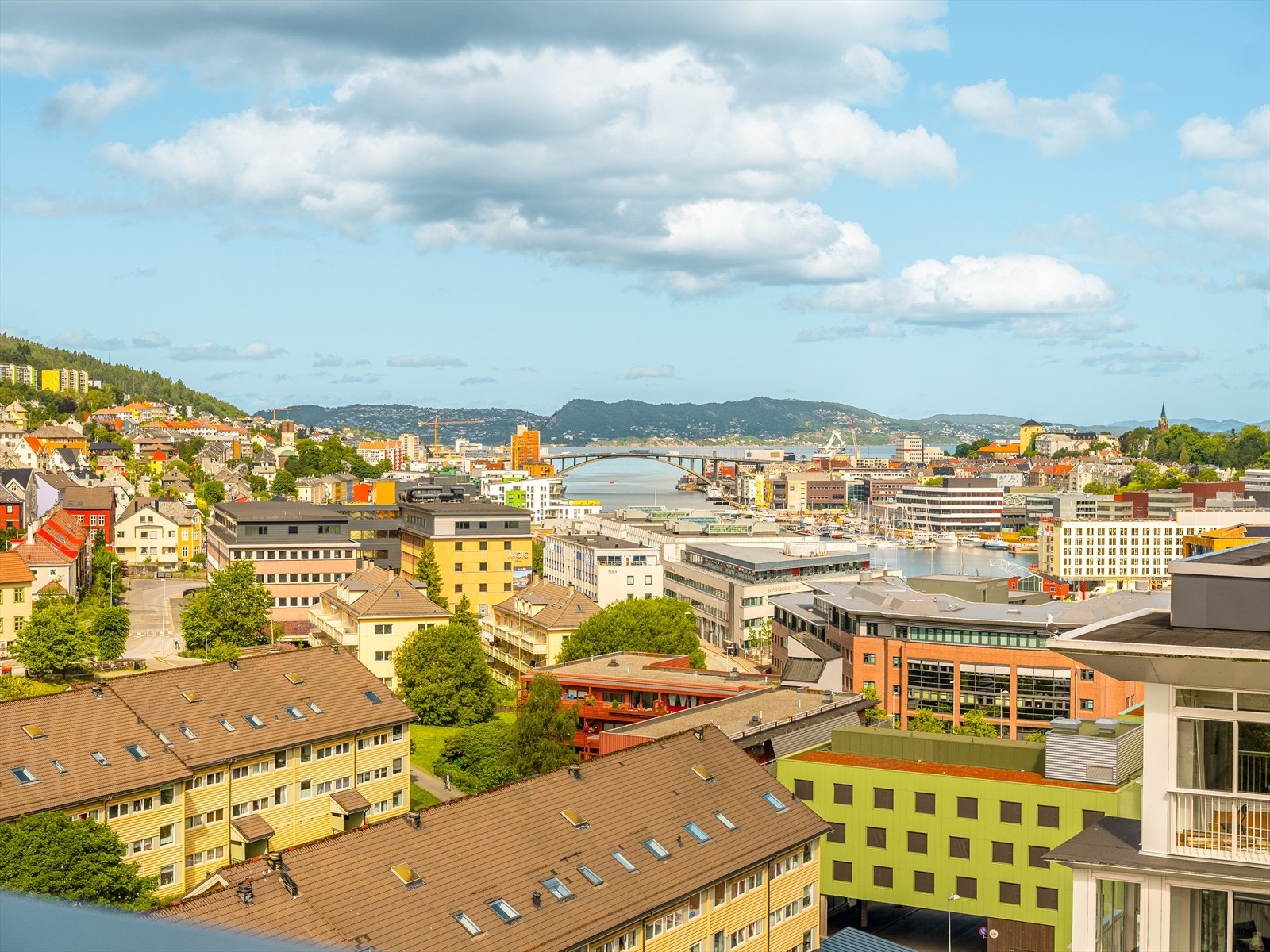 Fra takterrassen har man fantastisk utsikt i alle retninger. Galleribilde
