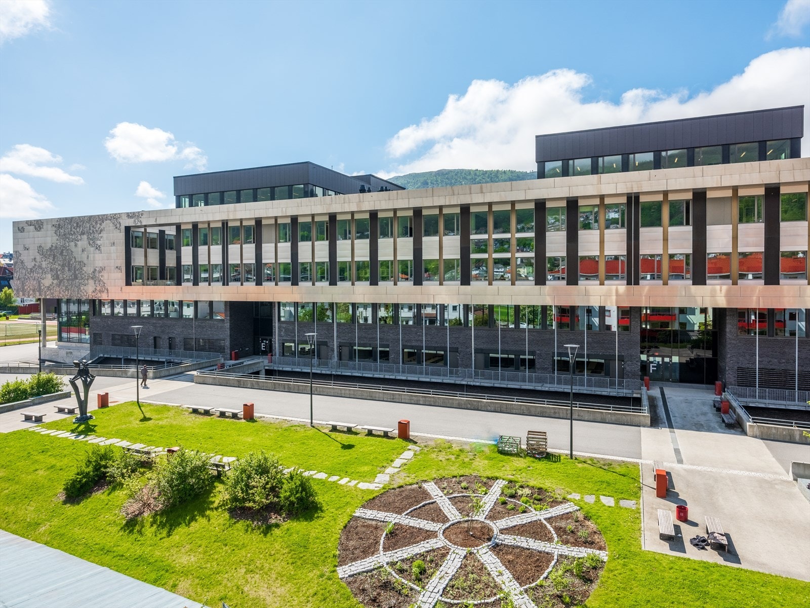 Kort gangavstand til HVL, BI og flere av byens studieinstitusjoner. Galleribilde
