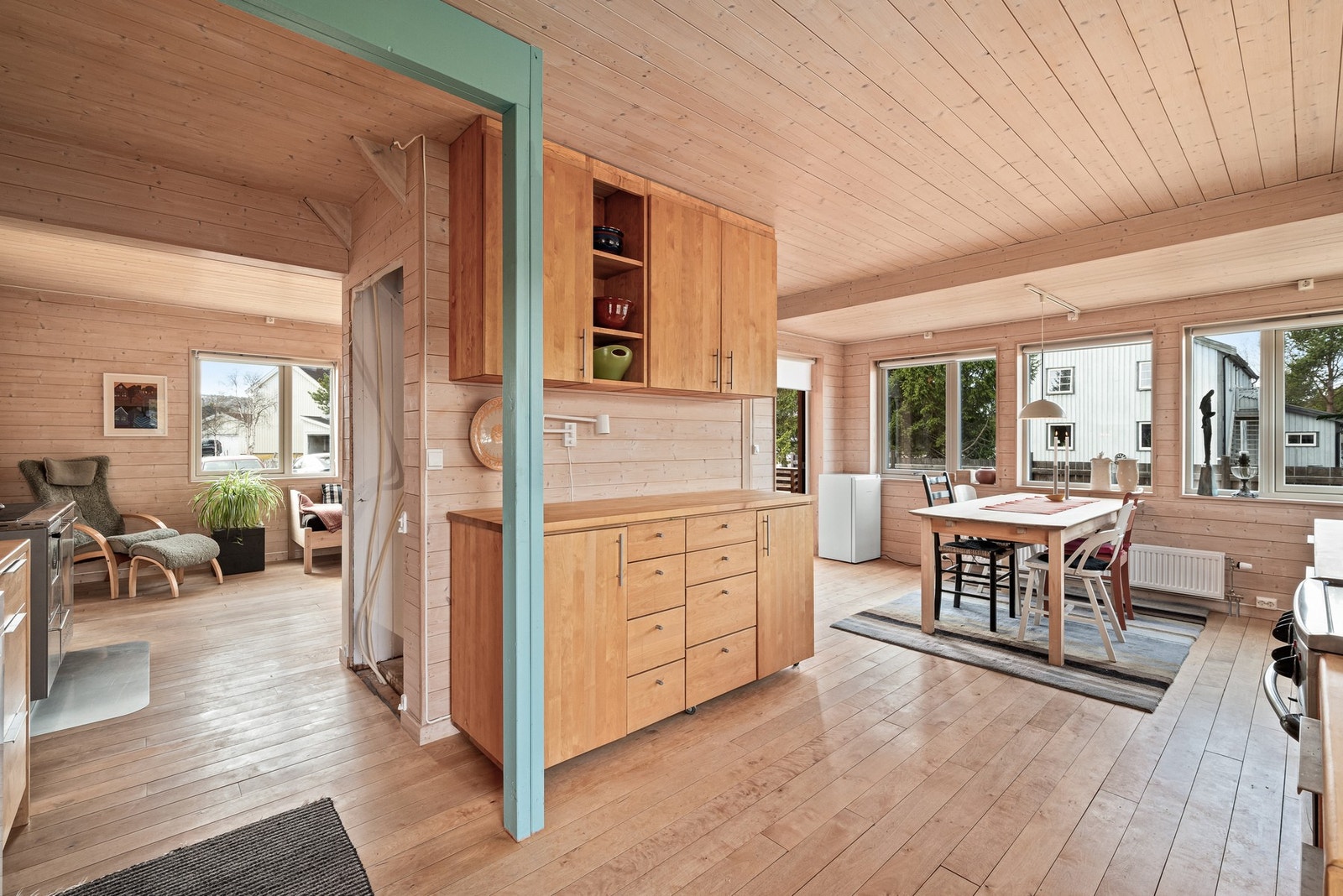 Fra kjøkken mot spise- og dagligstue. Galleribilde