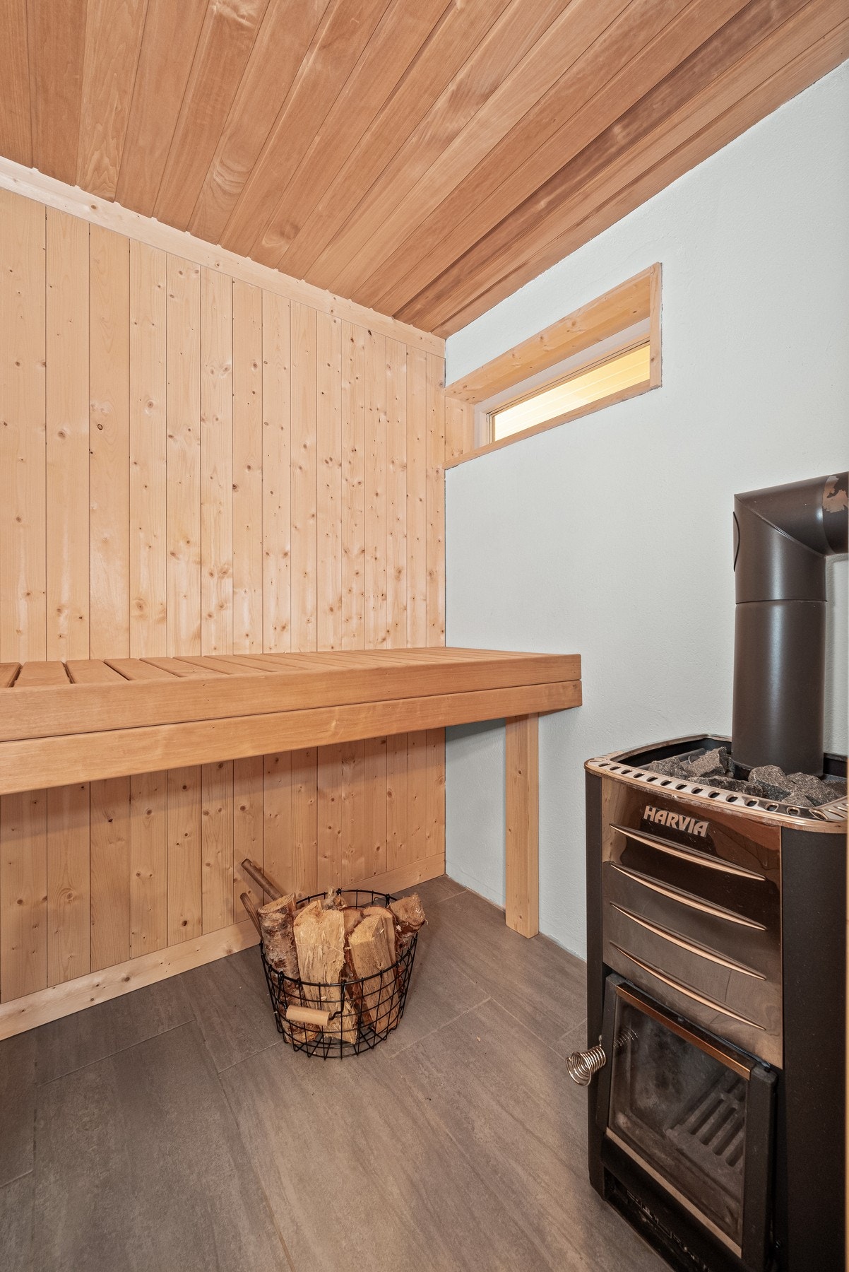 Vedfyrt badstue ifm bad sokkel. Galleribilde