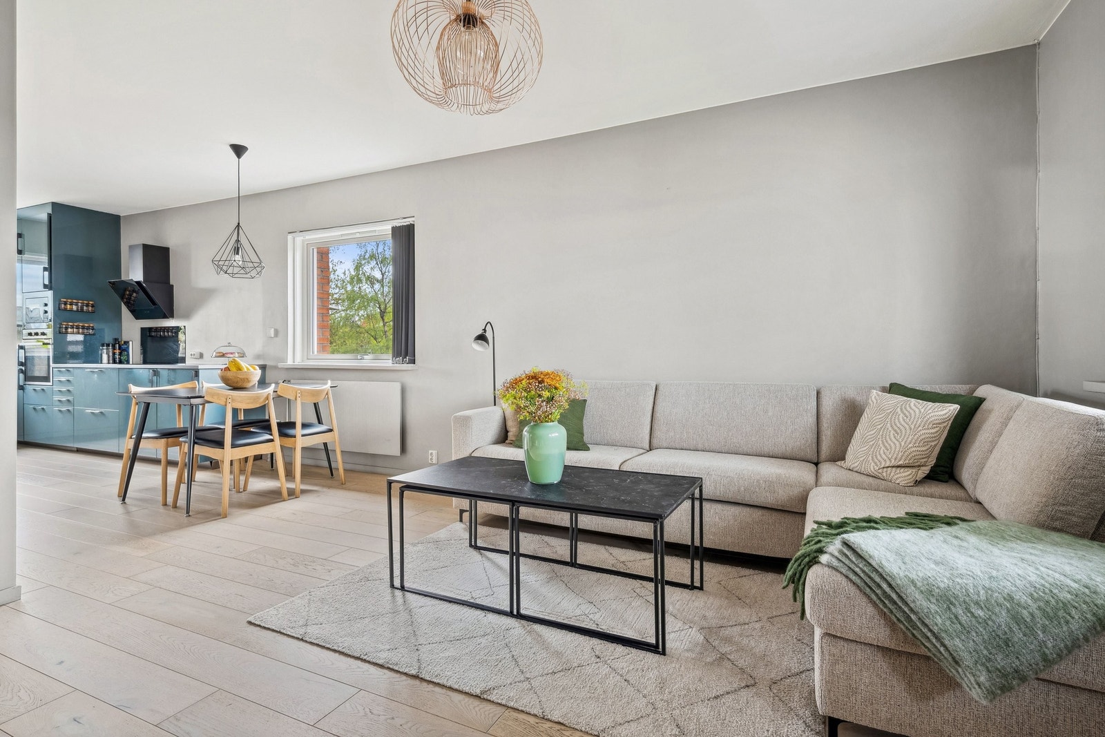 Det er god pass til sofaseksjon og medievegg. Galleribilde