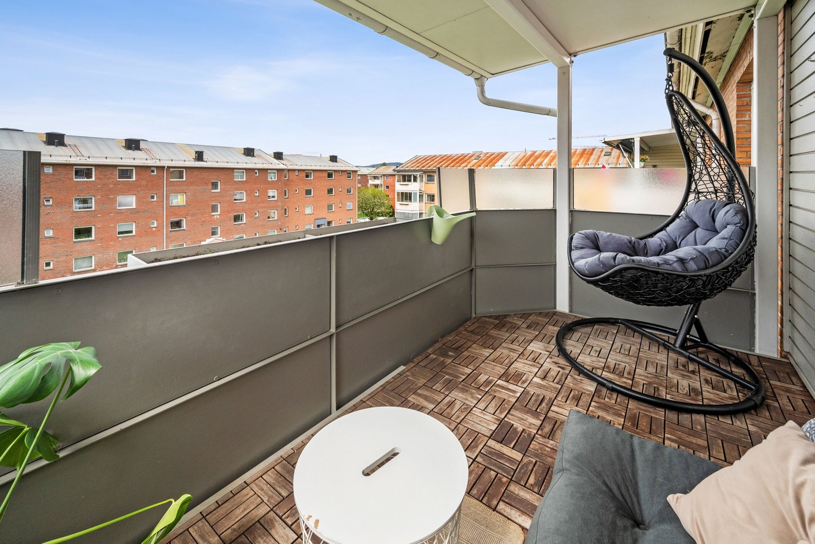 Balkongen har god plass til både sittegrupper og grill. Galleribilde