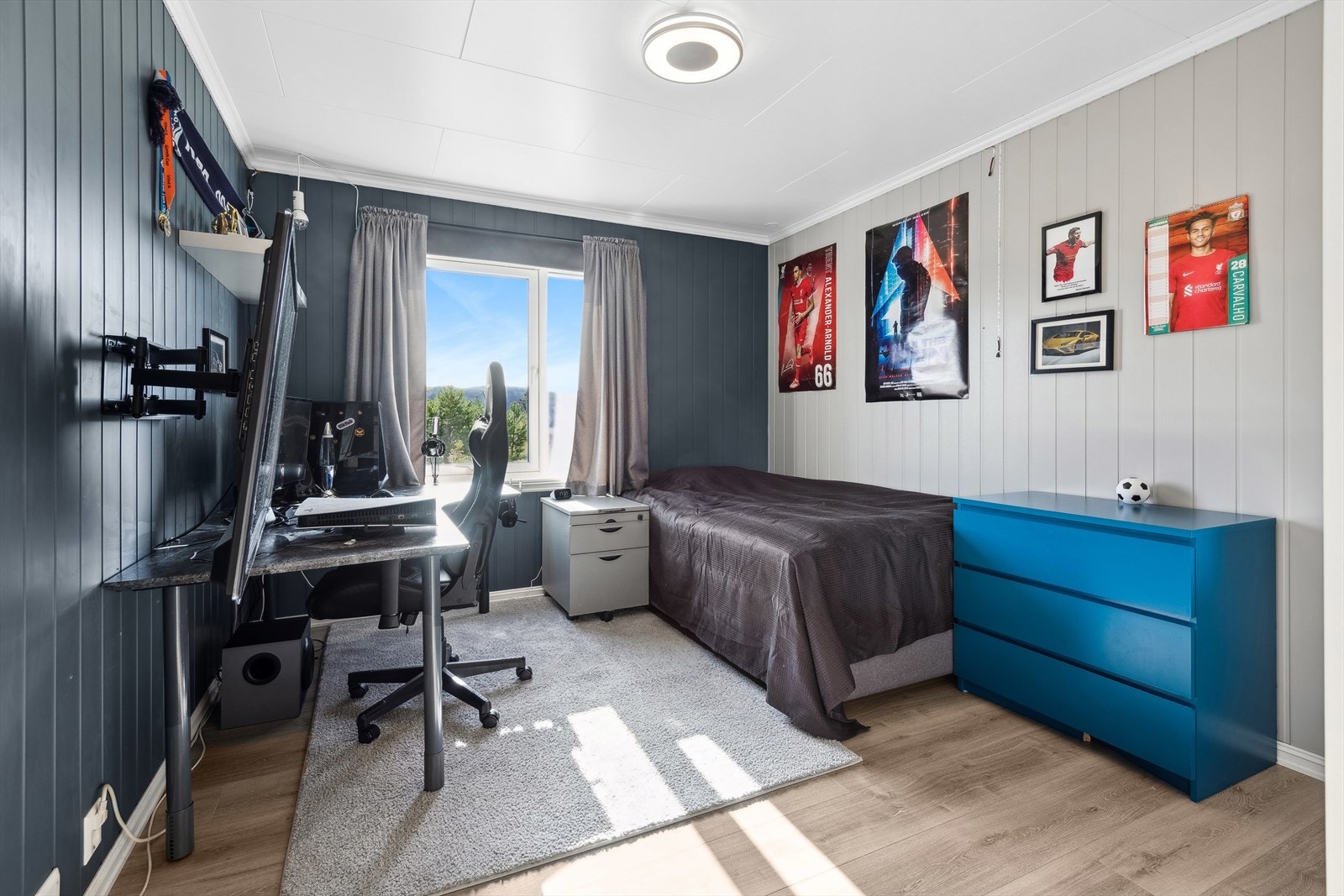 Det er gulvvarme i alle rommene i boligen, med unntak av soverom i 1. etasje, teknisk rom og bod. Galleribilde