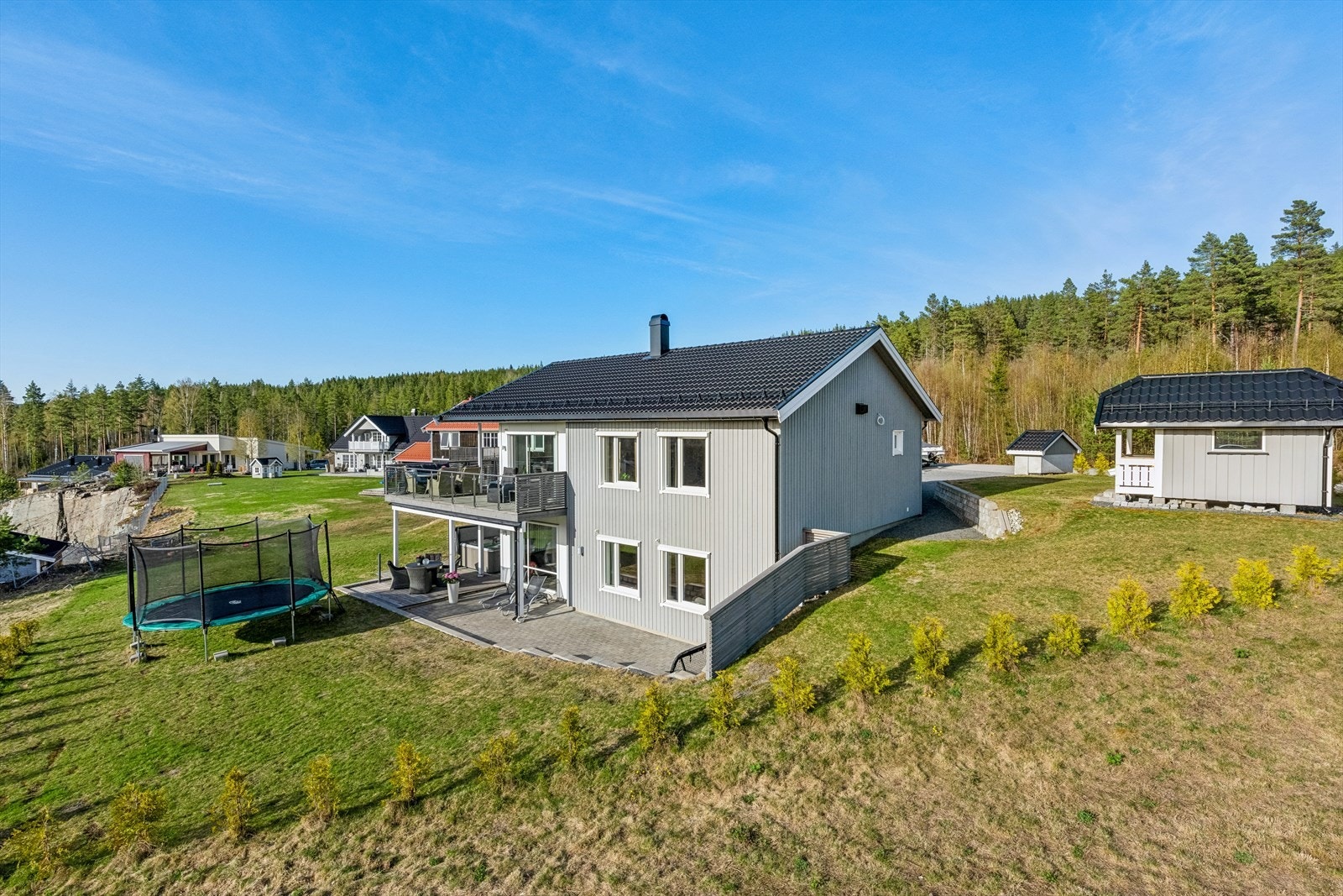 Det er montert zipscreens på soverommene og stue i 1. etasje. Galleribilde