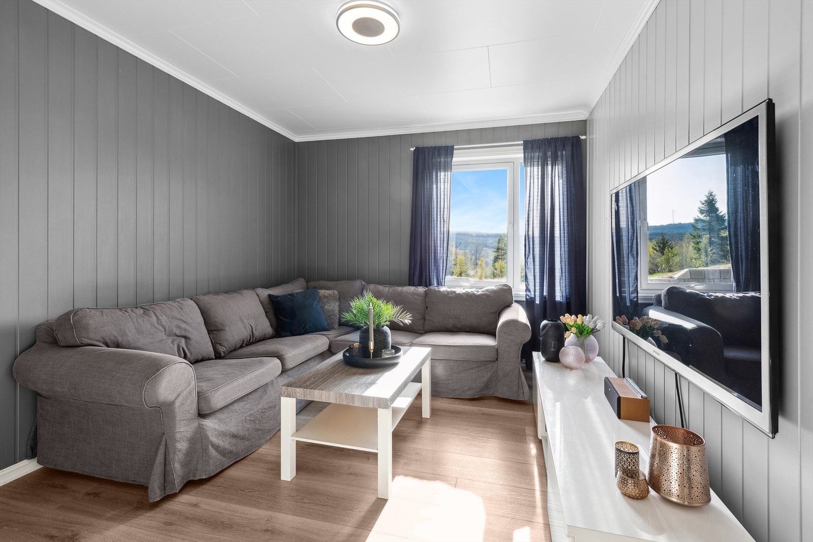 Det ene soverommet er i dag benyttet som en tv-stue. Galleribilde