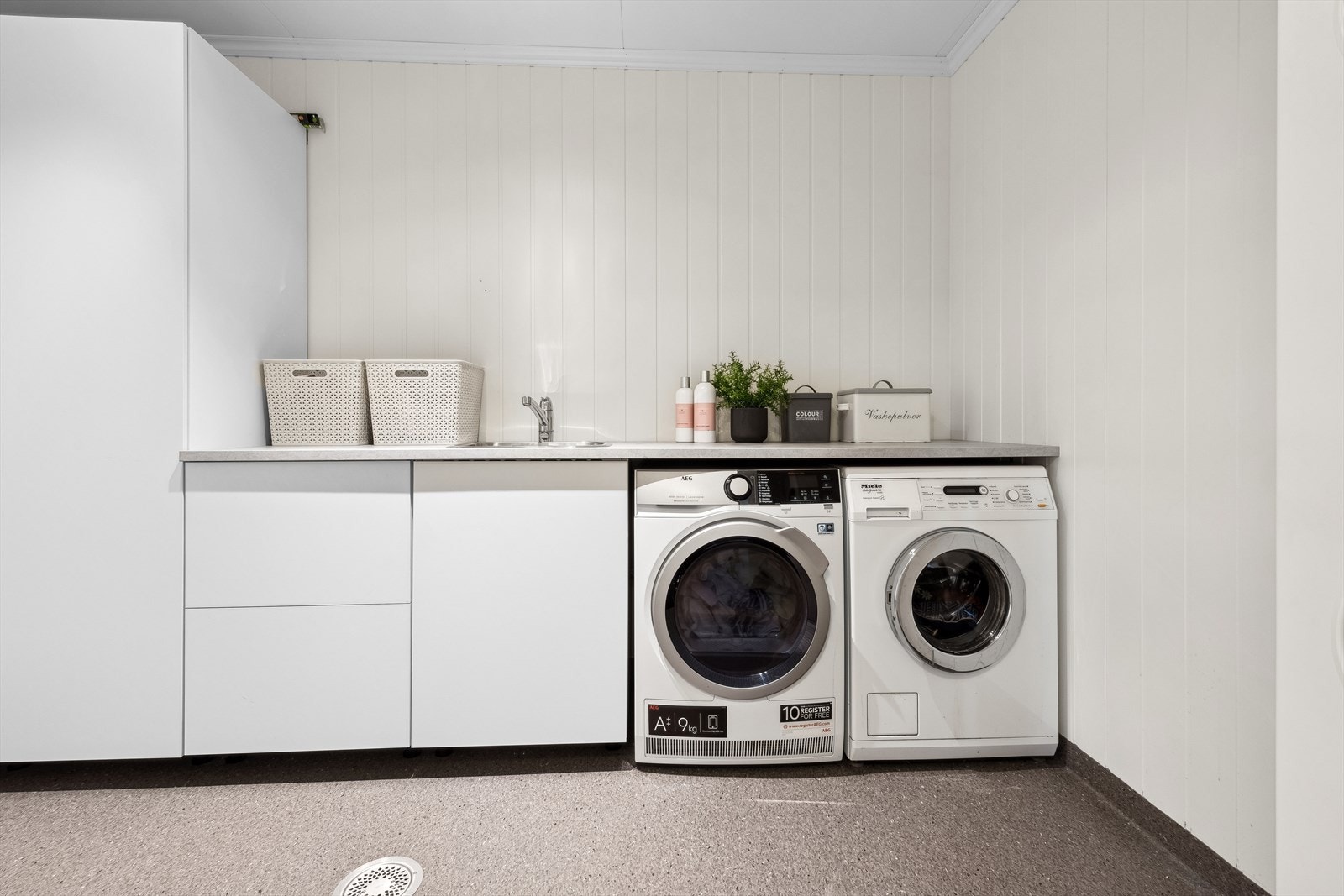 Eget separat vaskerom i underetasjen. Galleribilde