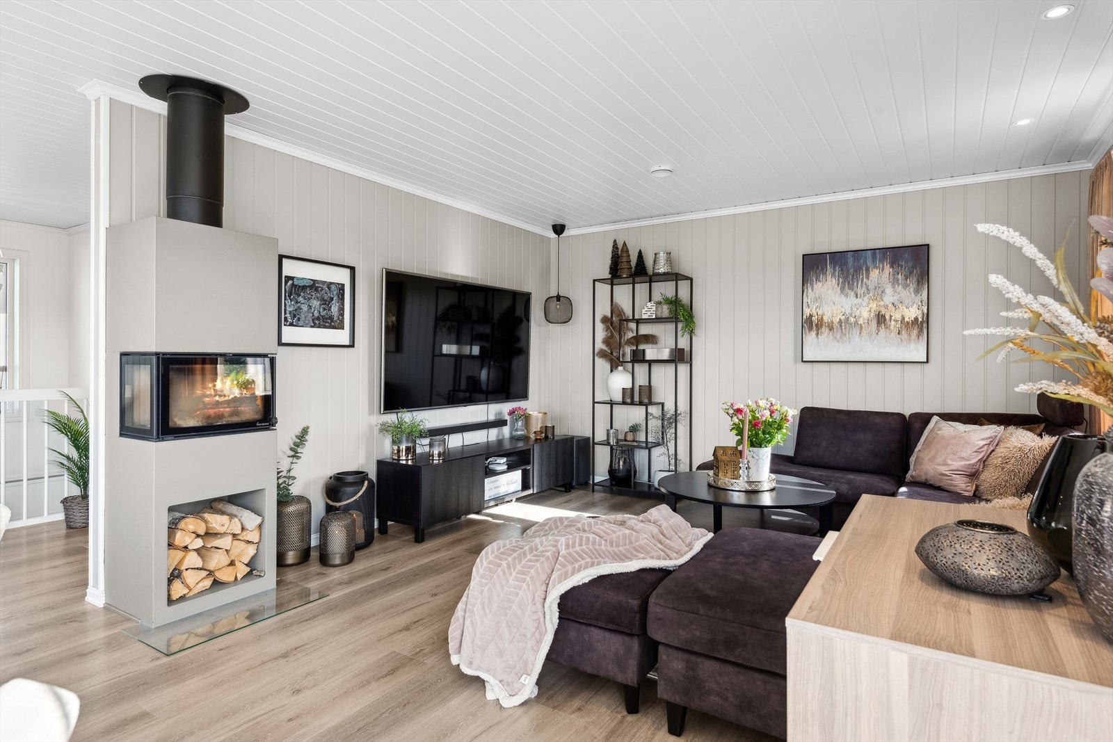 Lyse veggoverflater som gjør det enkelt å innrede boligen etter egen stil. Galleribilde