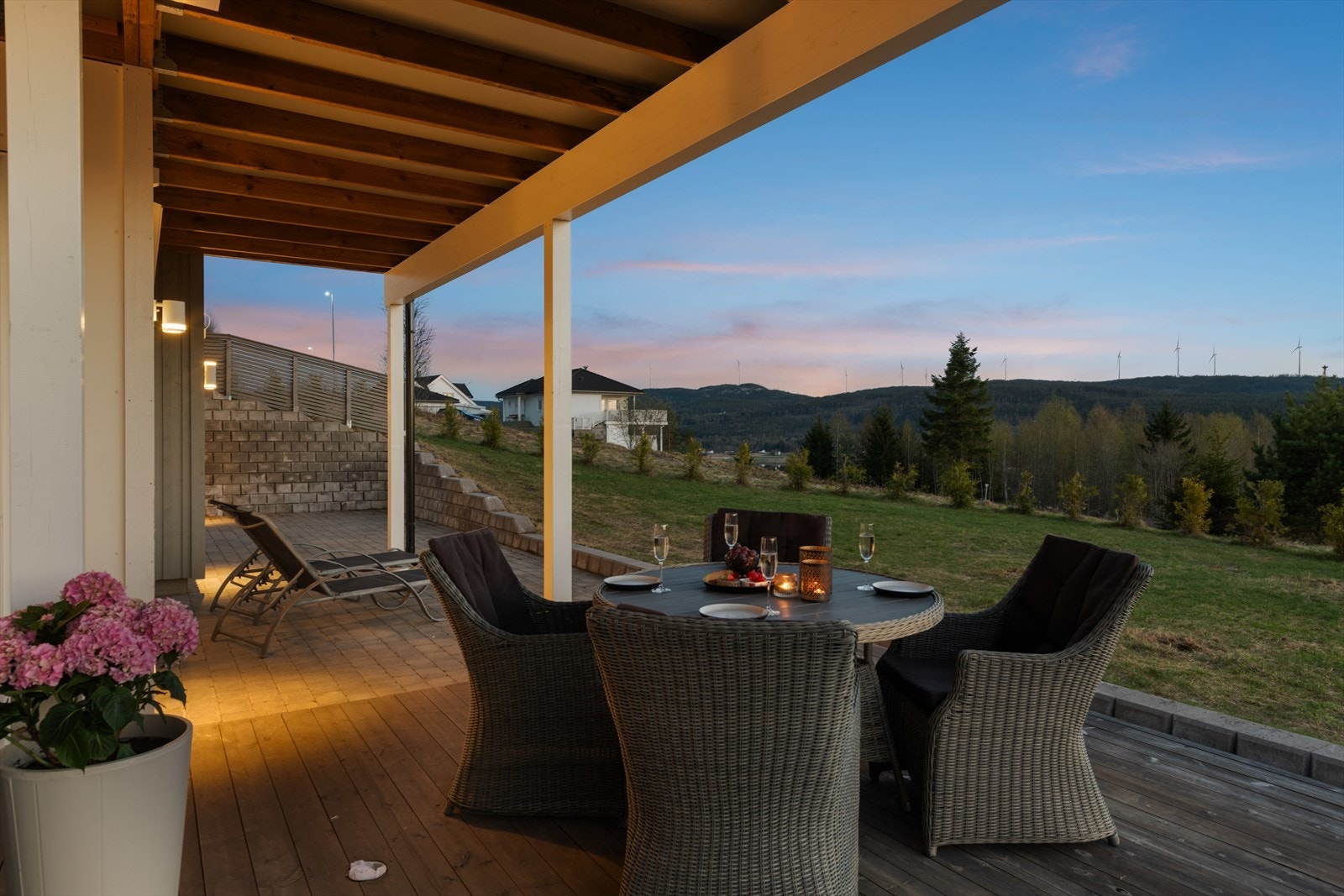 Det er tilsammen hele 109 kvm med uteplasser i boligen. Galleribilde