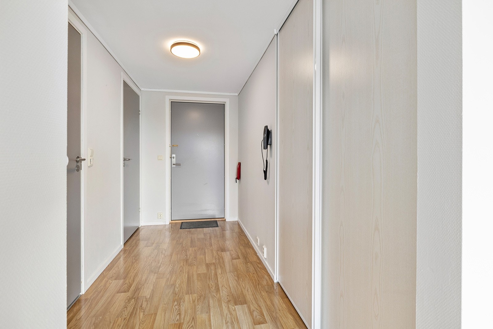 Lys gang med adkomst til soverommet Galleribilde